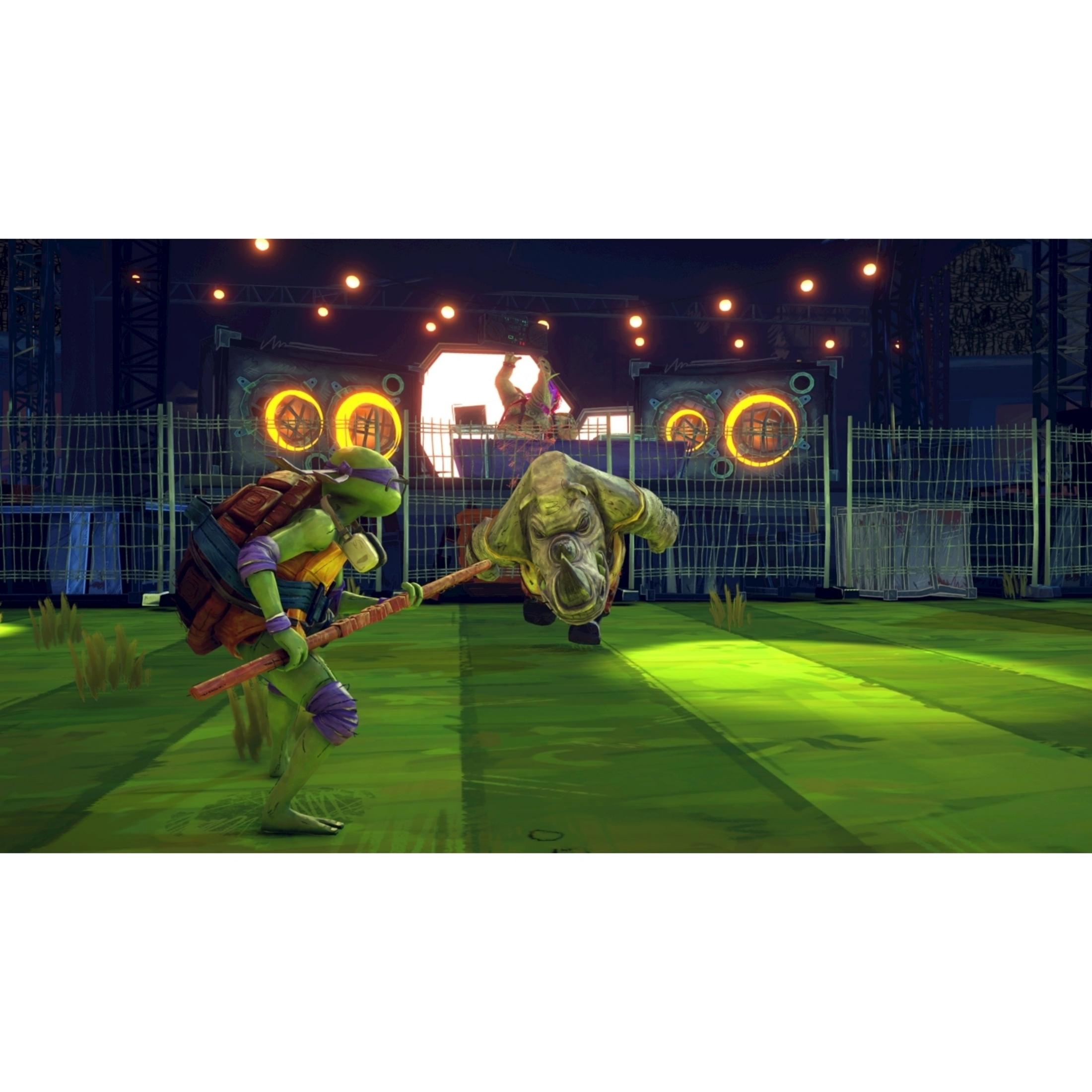 Una Tartaruga Ninja Adolescente Mutante combatte un rinoceronte su un campo verde con luci.