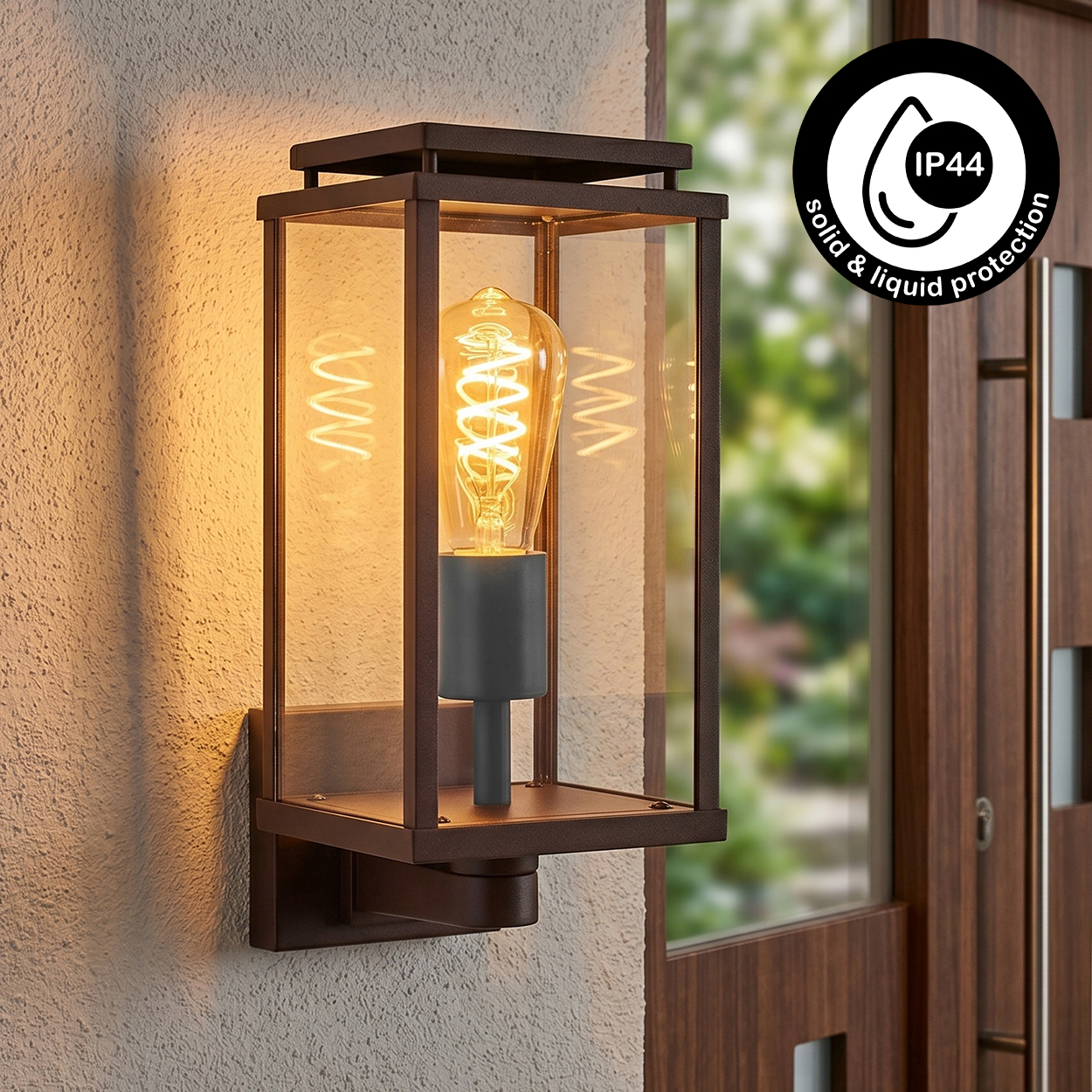Dunkle Wandlampe mit Glasgehäuse und sichtbarer Glühbirne, IP44-Siegel.