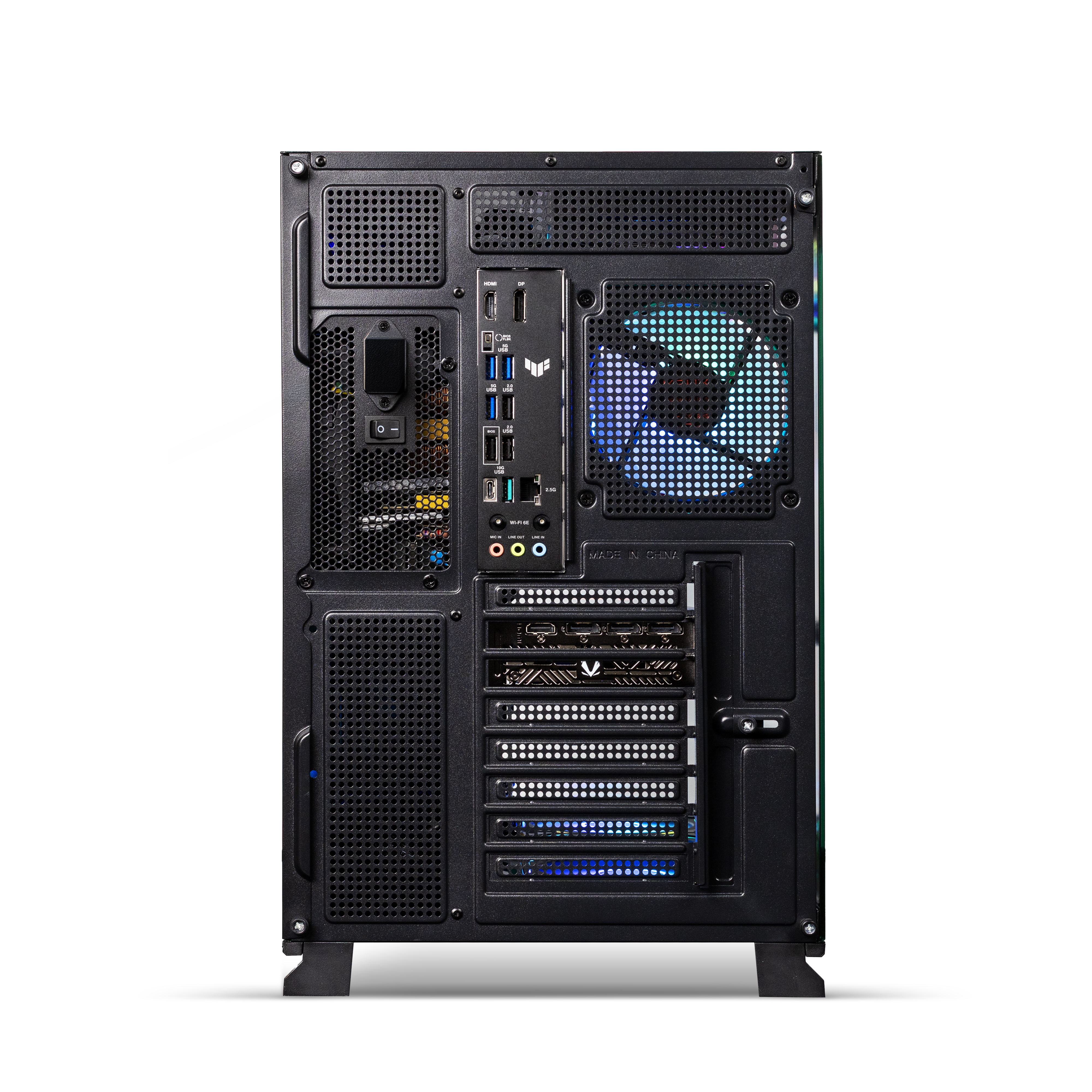 Rückseite eines PCs mit Anschlüssen, Lüftern und Erweiterungssteckplätzen.
