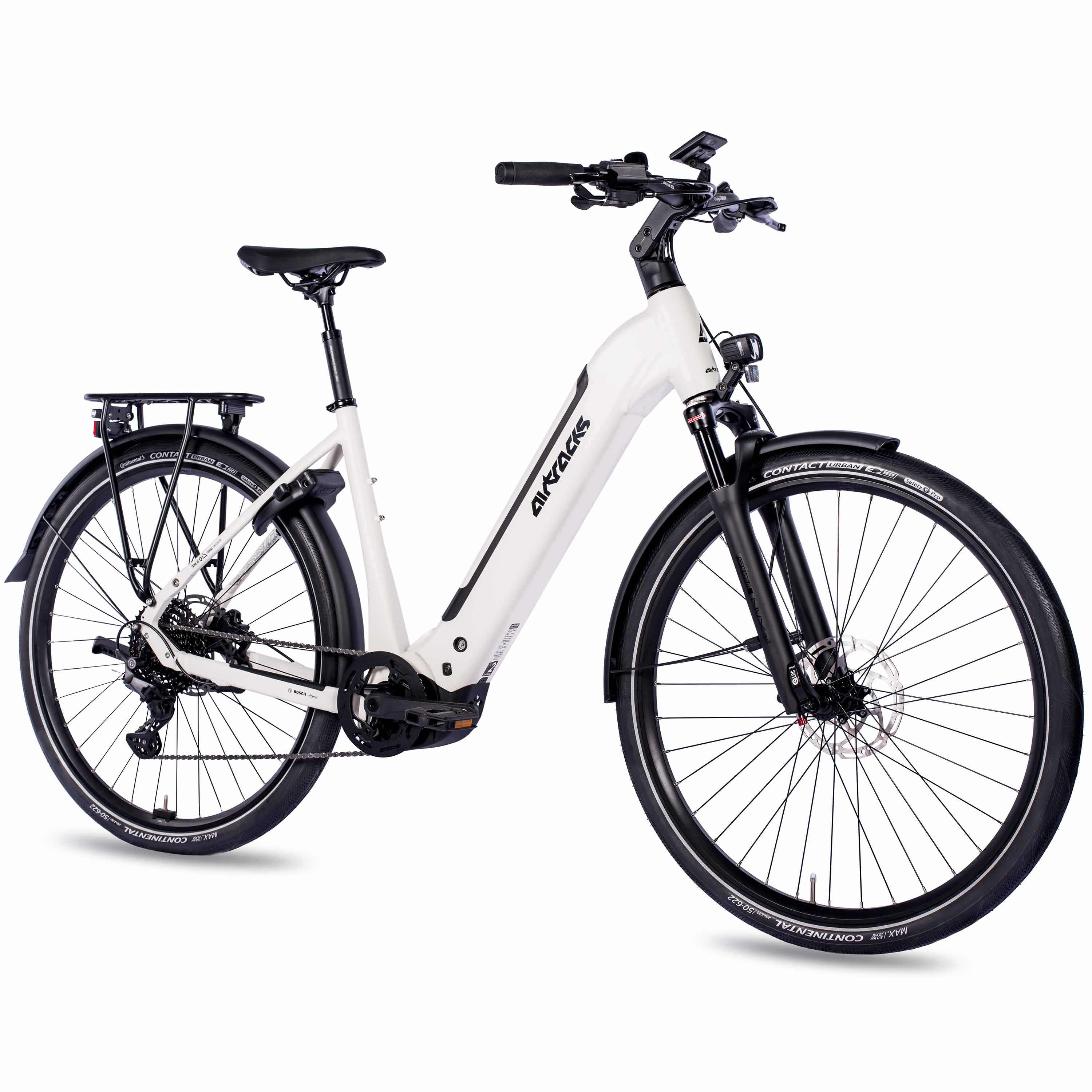 Ein weißes E-Bike mit schwarzen Schutzblechen und Gepäckträger.