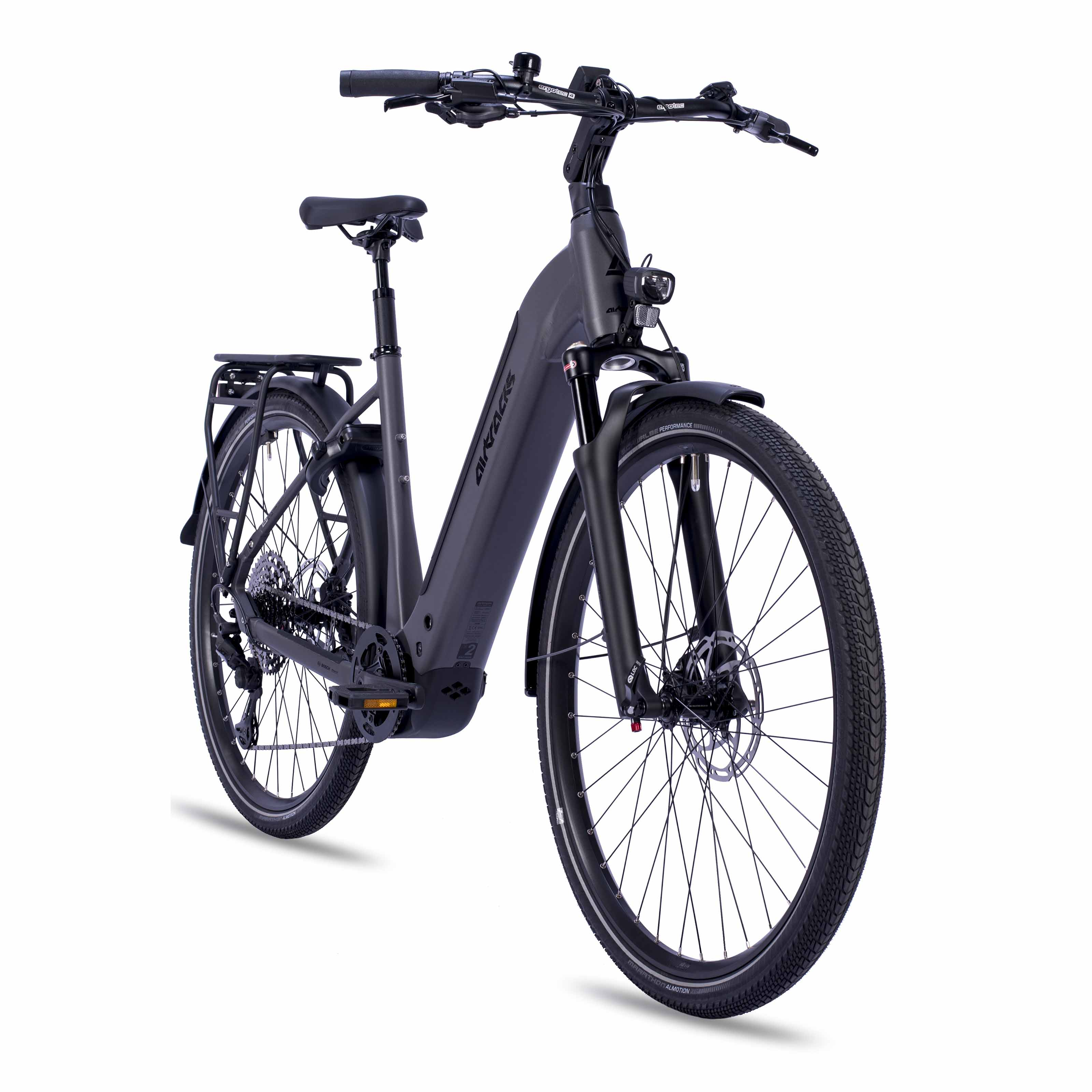 Ein schwarzes E-Bike mit Gepäckträger, Federgabel und Scheibenbremsen.