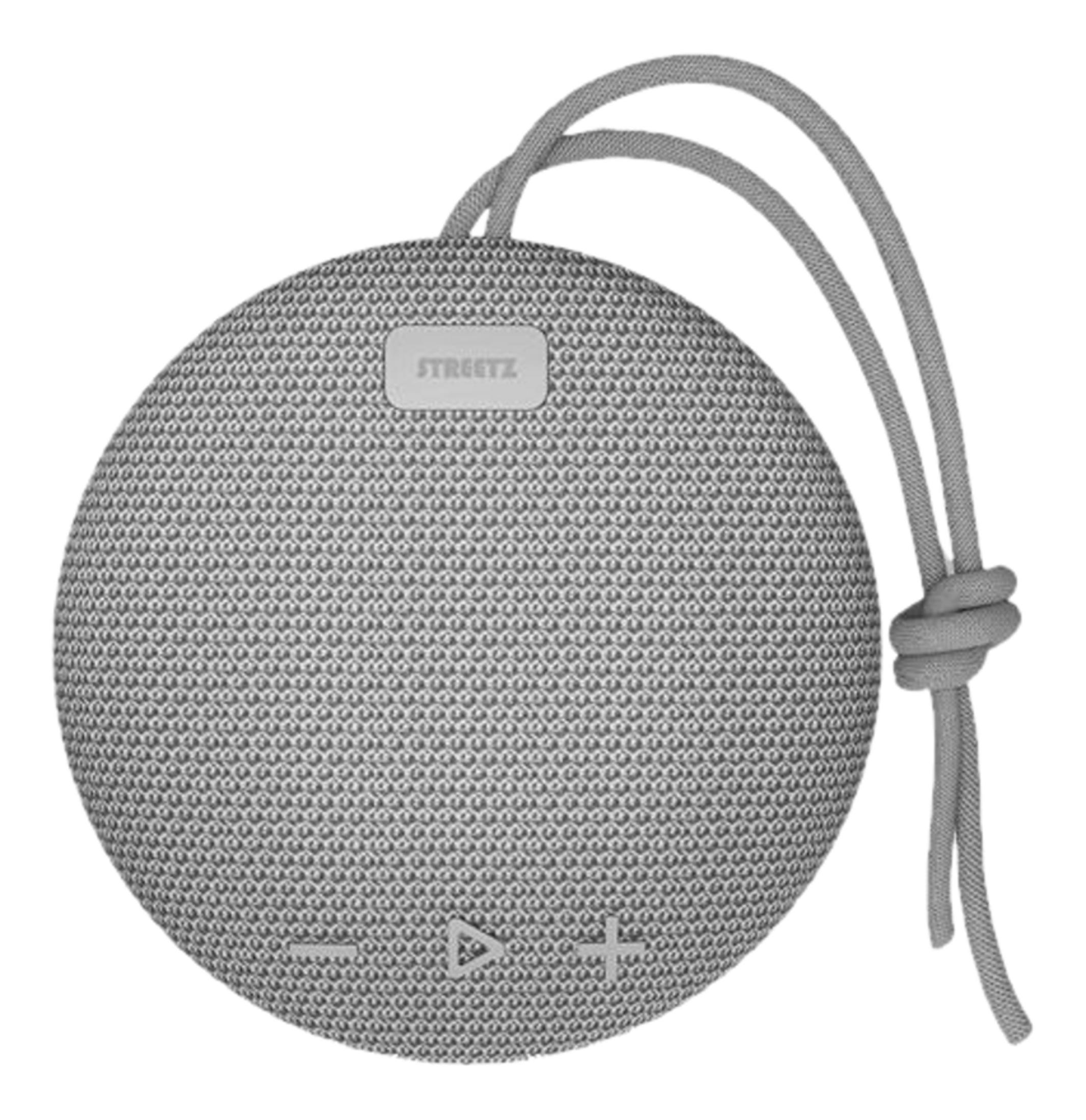 Un altoparlante portatile rotondo grigio con texture in tessuto e manico in corda.
