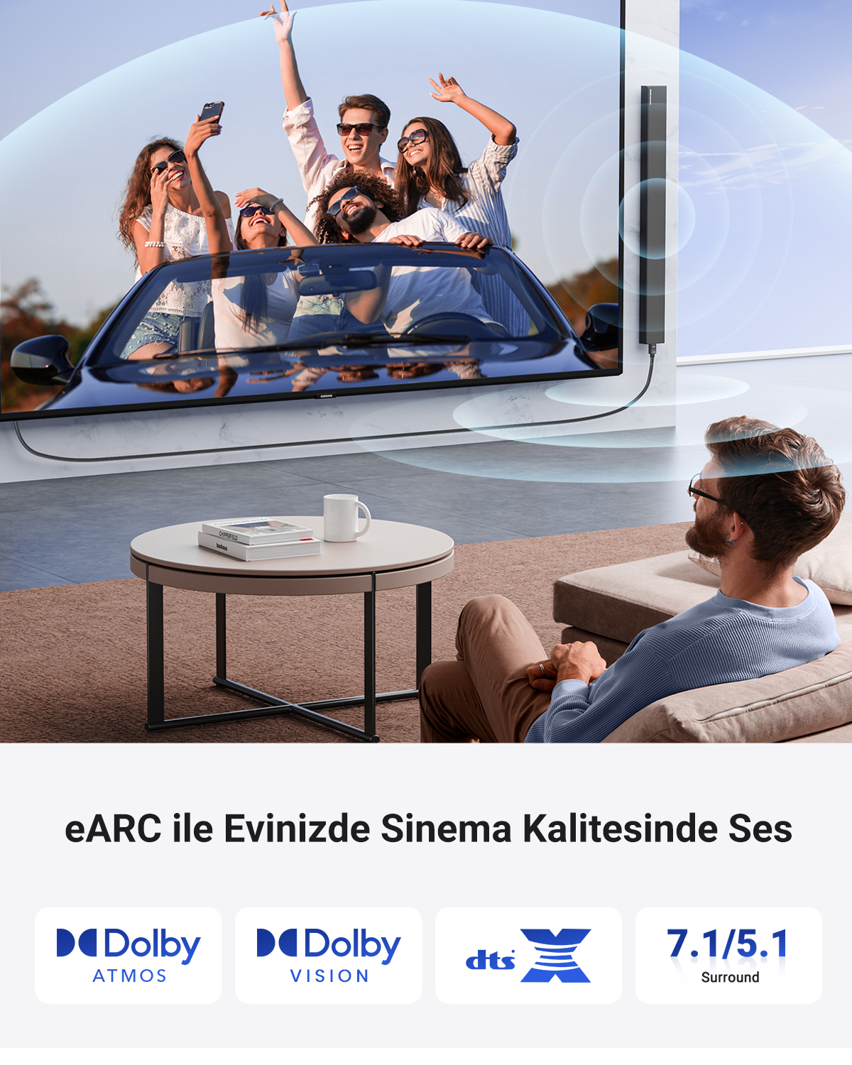 Cabriolet'te selfie çeken insanlar, kanepede TV önünde oturan adam.