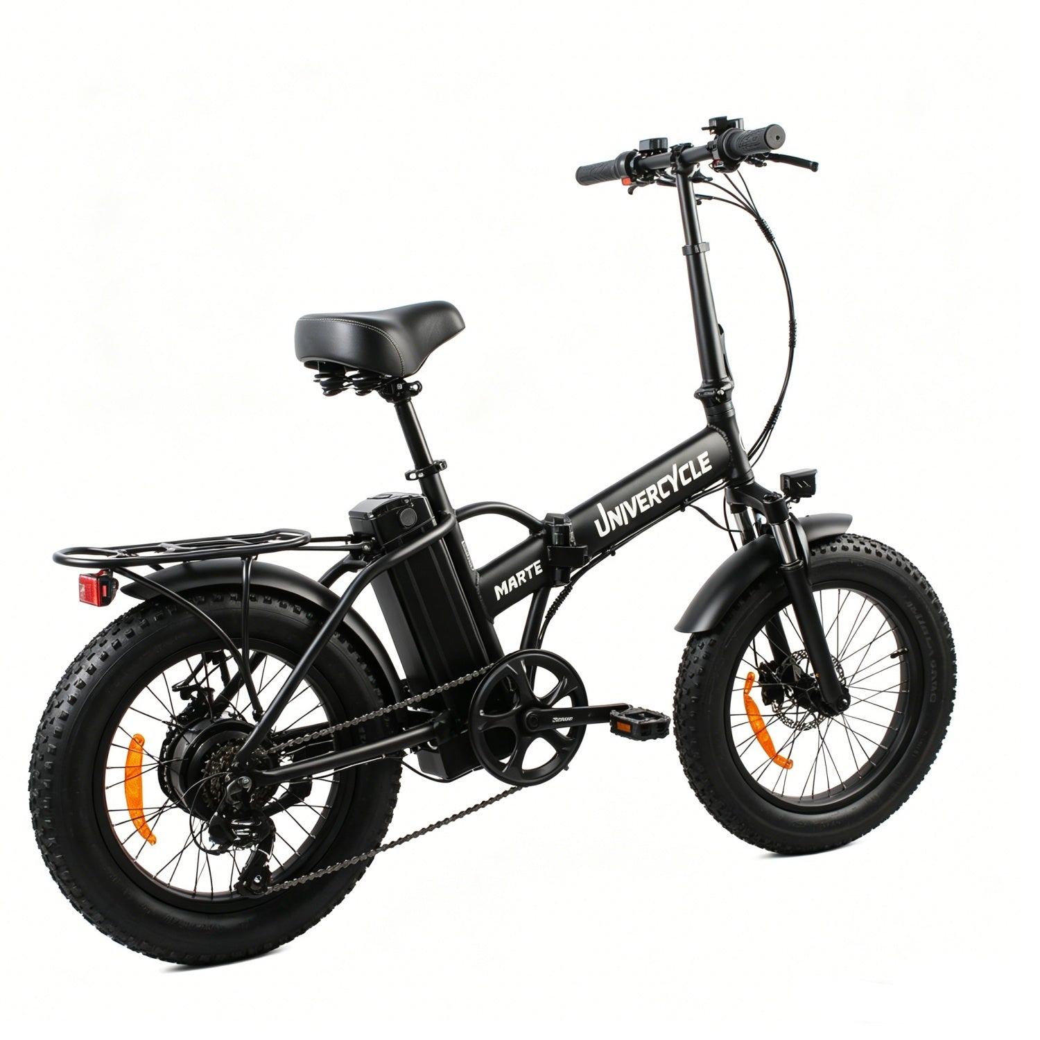 Bicicleta eléctrica negra con neumáticos anchos, portaequipajes y suspensión.