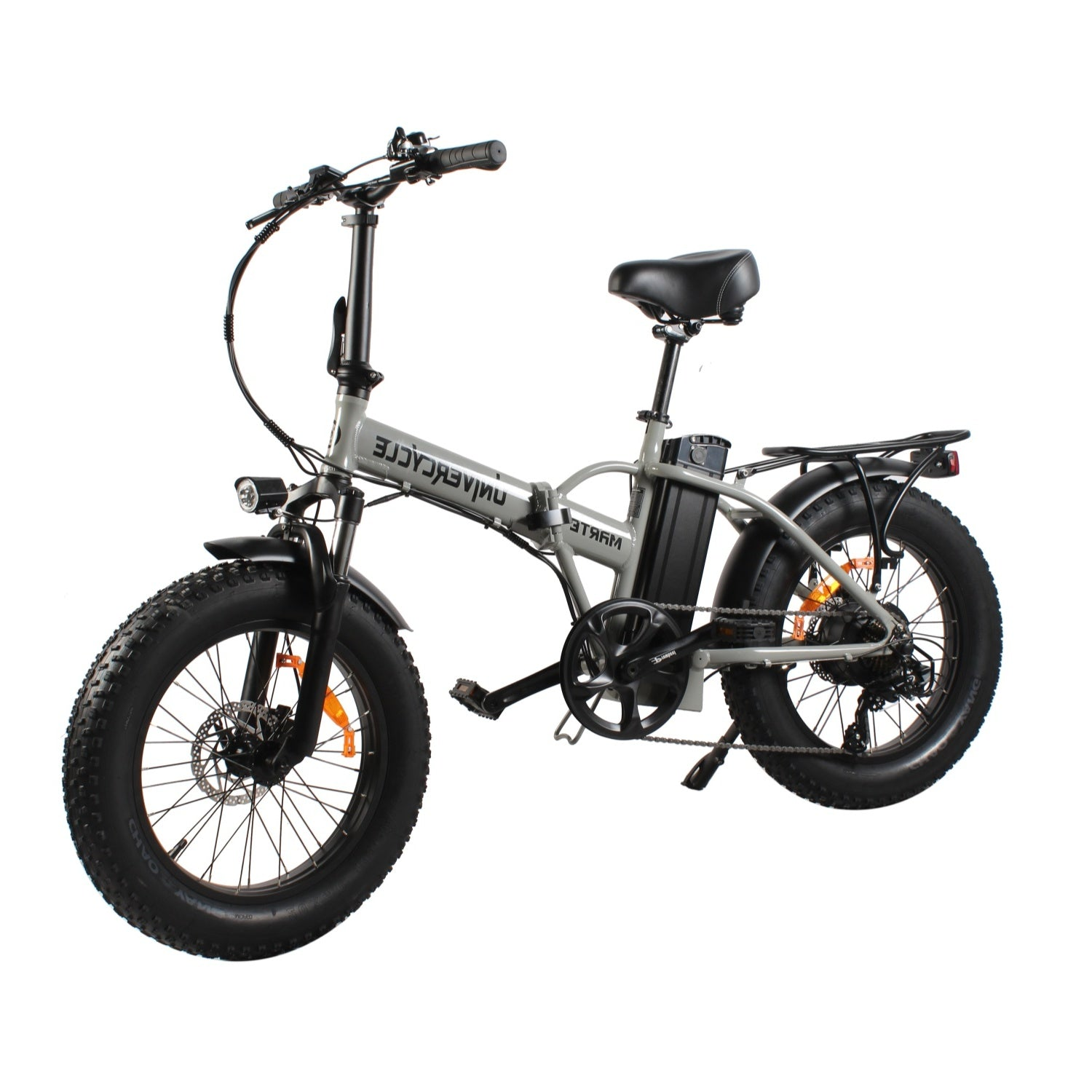 Bicicleta eléctrica plegable gris con llantas anchas y portaequipajes.