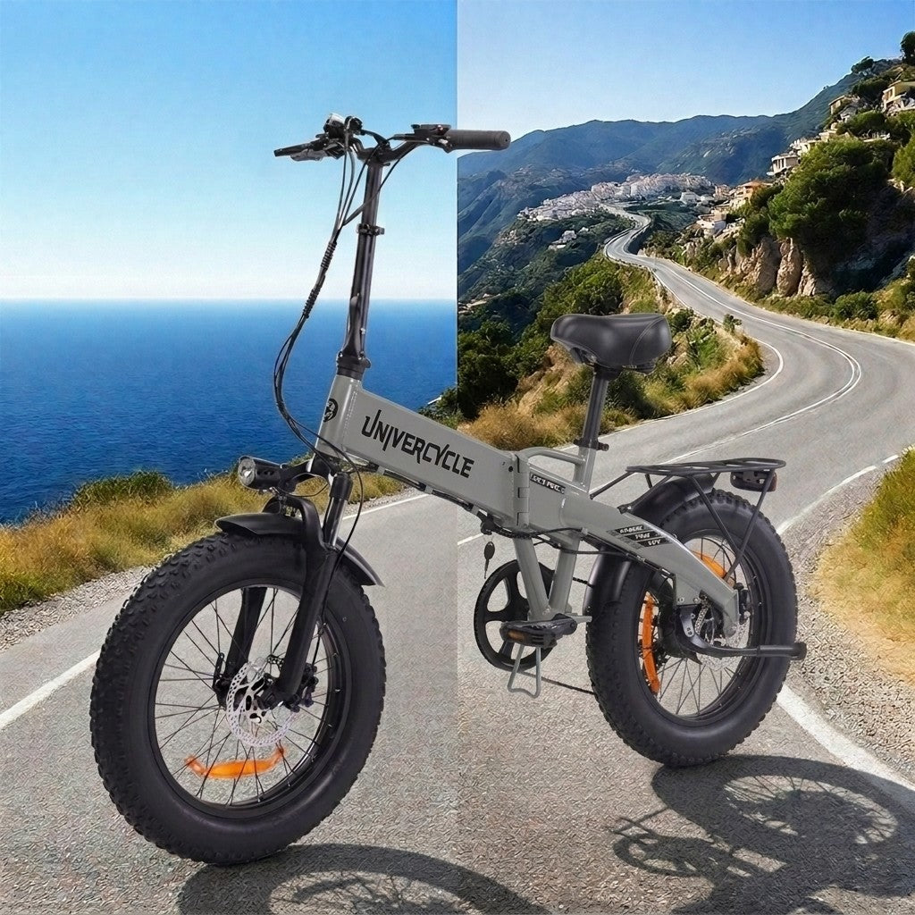 Bicicleta plegable gris junto al mar y en carretera de montaña con pueblo.