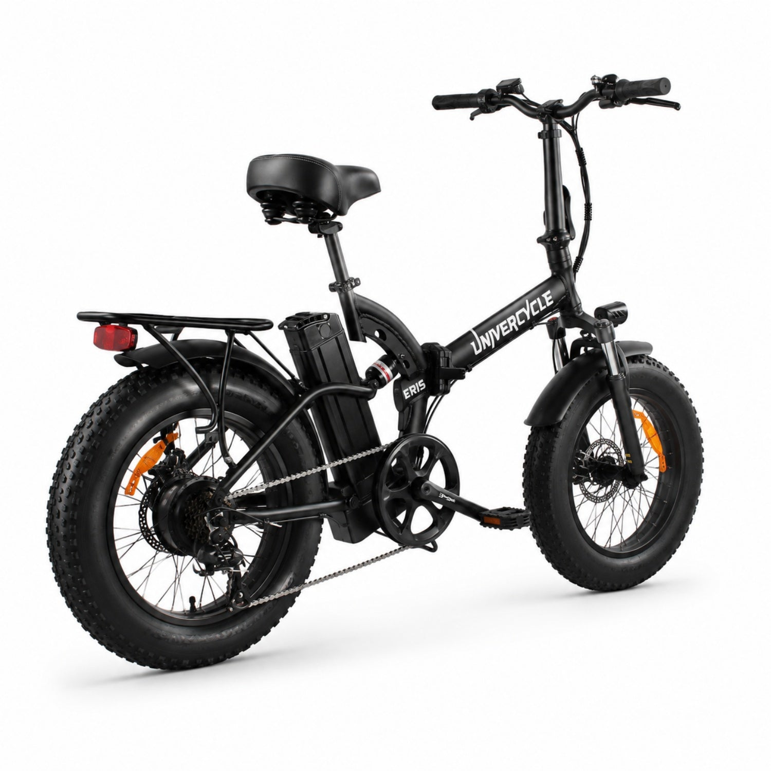 Bicicleta eléctrica negra con neumáticos anchos, portaequipajes y batería.