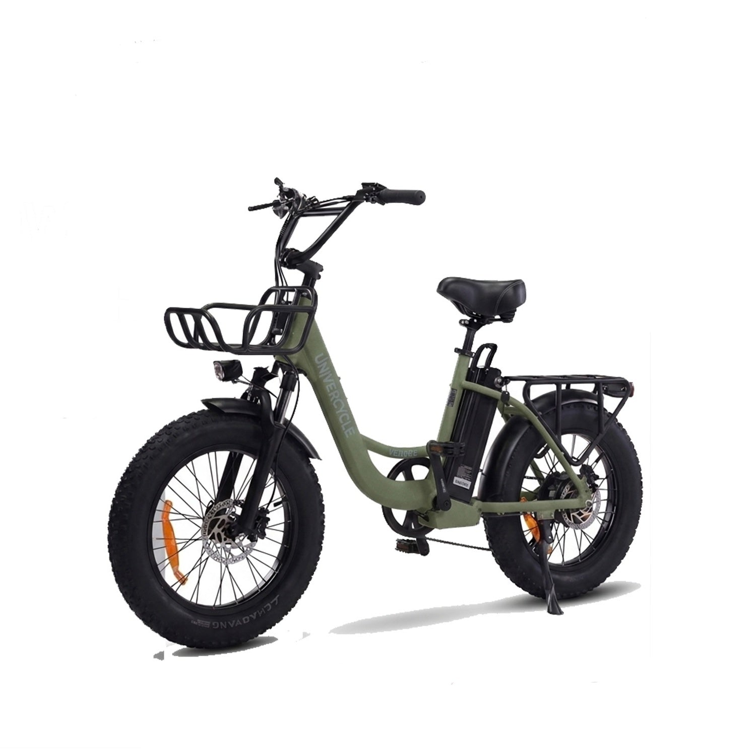 Bicicleta eléctrica verde de llantas anchas con portaequipajes delantero y trasero.