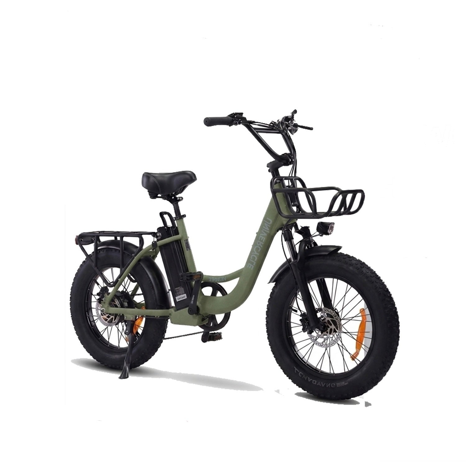 Bicicleta eléctrica verde de llanta ancha con cesta delantera y portaequipajes trasero.