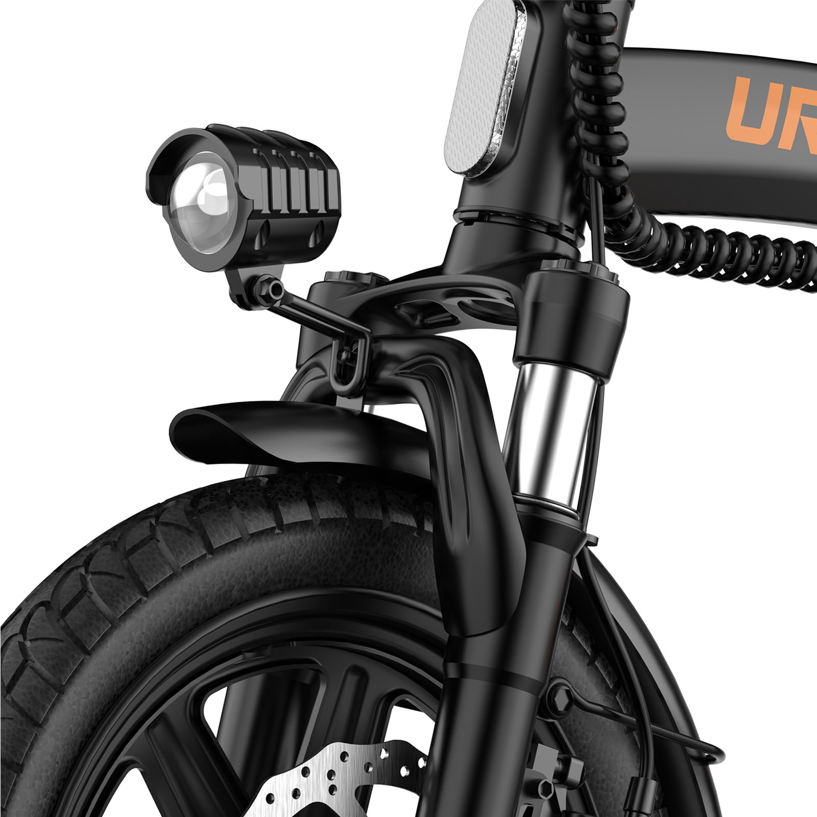 Primer plano de la rueda delantera y la horquilla de una e-bike negra con faro.