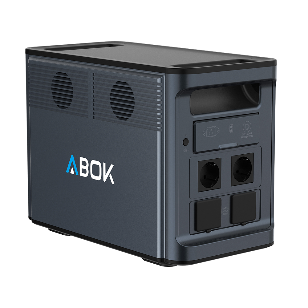 Una central eléctrica ABOK gris con dos enchufes y rejillas de ventilación.