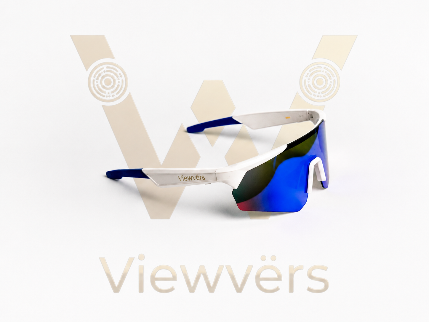 Gafas de sol envolventes blancas y azules con lentes azules de espejo. Logo en la patilla.