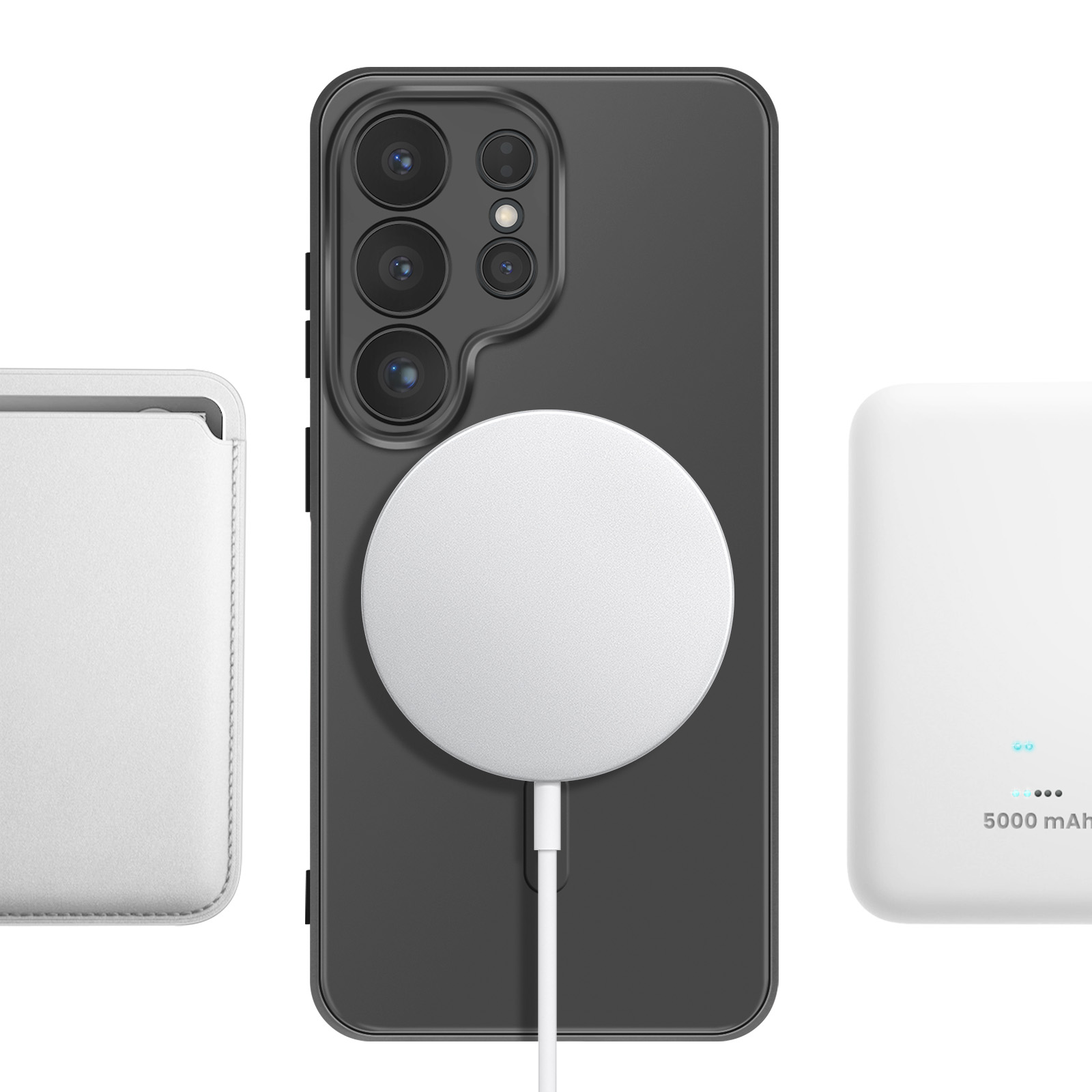 Drei Handy-Accessoires: weiße Hülle, schwarzes Handy mit Ladekreis, weiße Powerbank.