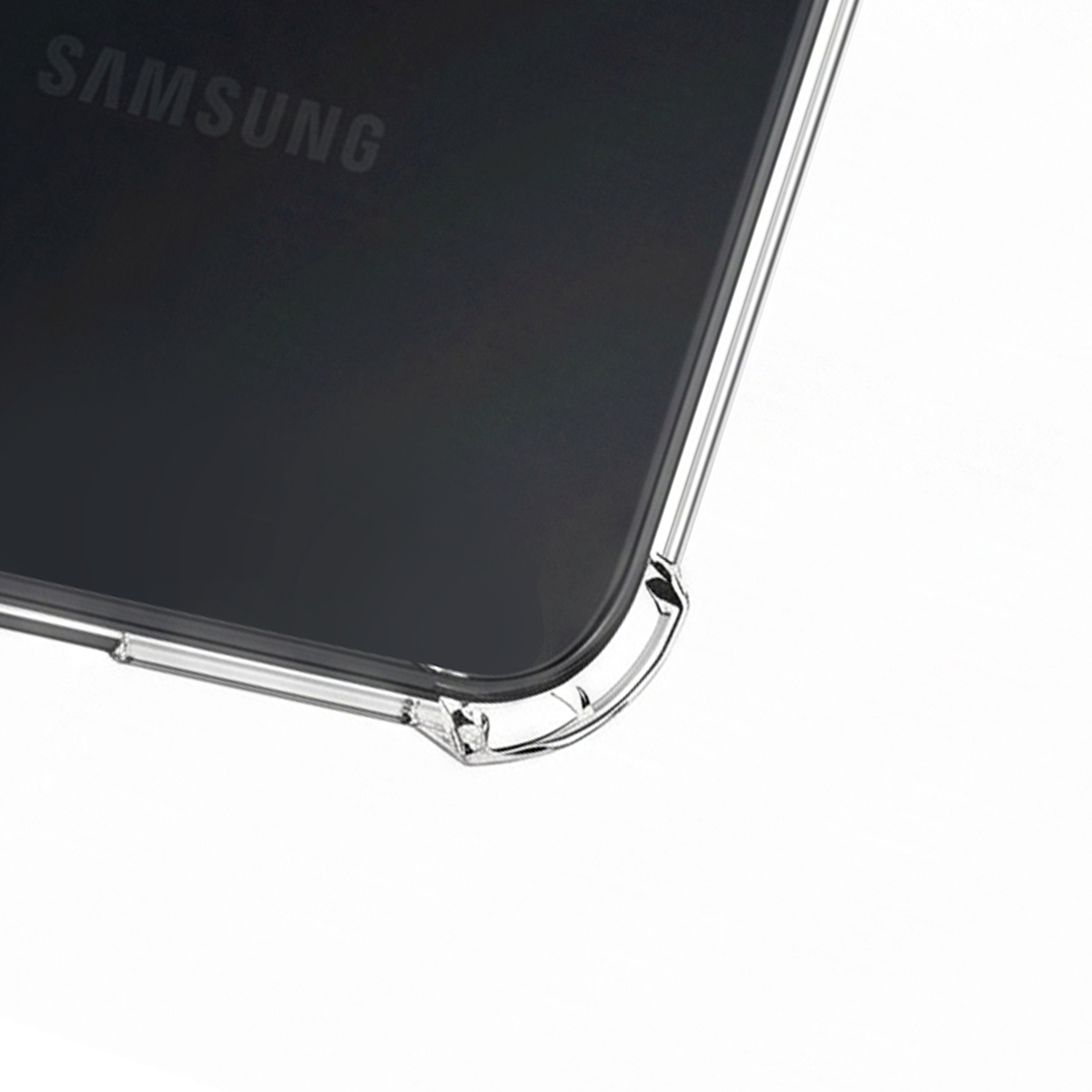 Un borde protector transparente rodea la esquina de un smartphone negro con logo Samsung.