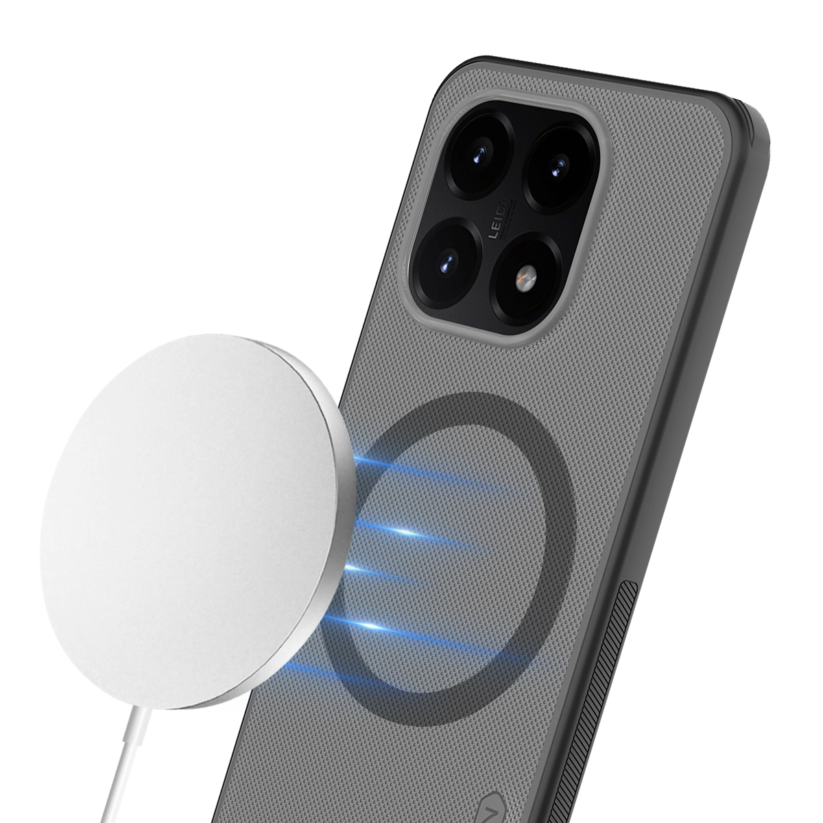 Ein weißes magnetisches Ladegerät ist an einem grauen Telefon mit vier Kameras befestigt.
