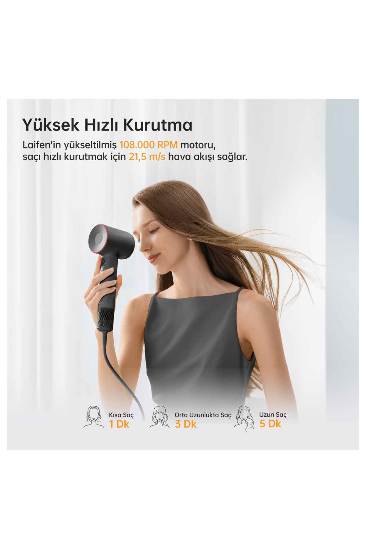 Kadın, hızlı kurutmayı tanıtan siyah bir saç kurutma makinesi tutuyor.