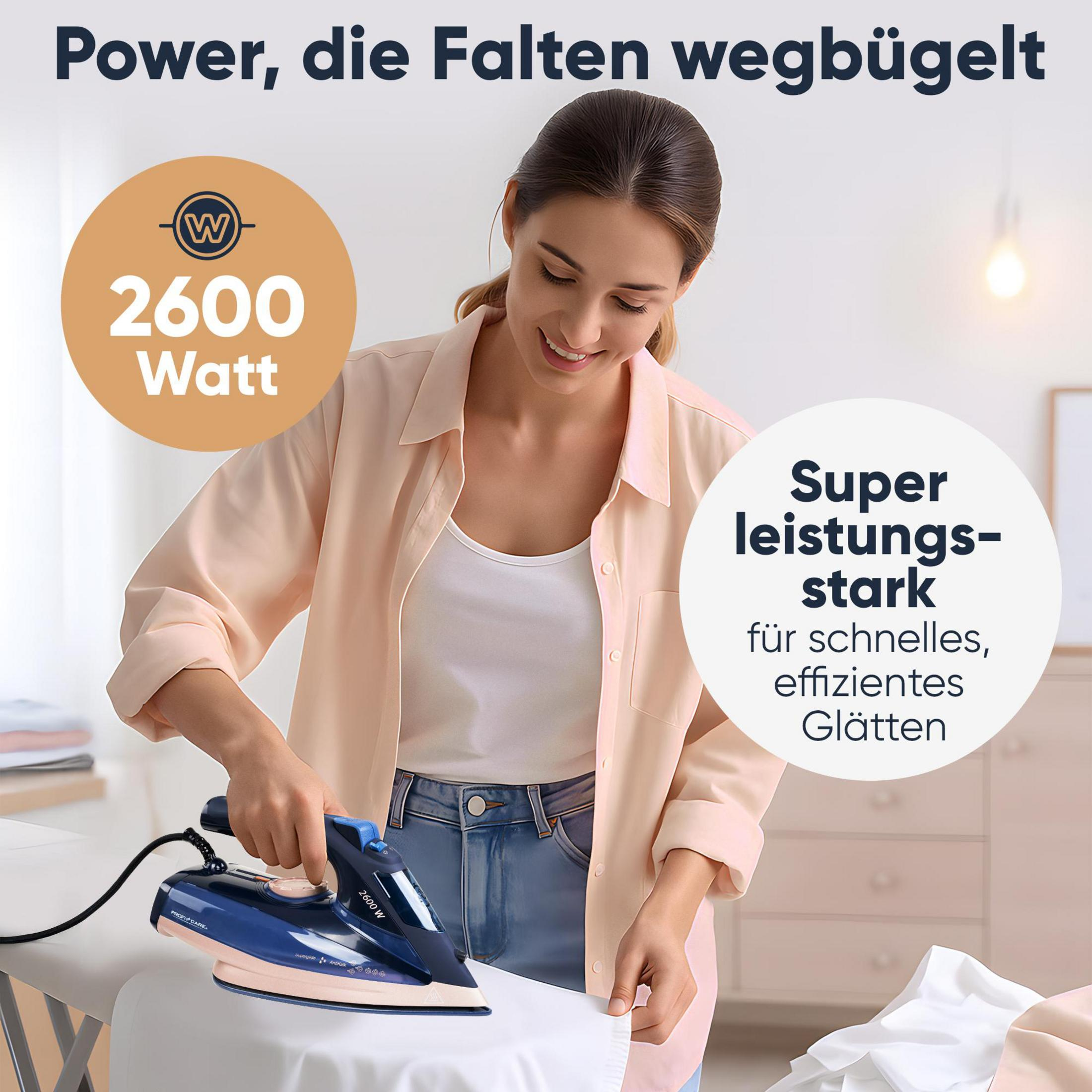 Frau bügelt mit einem blauen Bügeleisen Wäsche auf einem Bügelbrett.