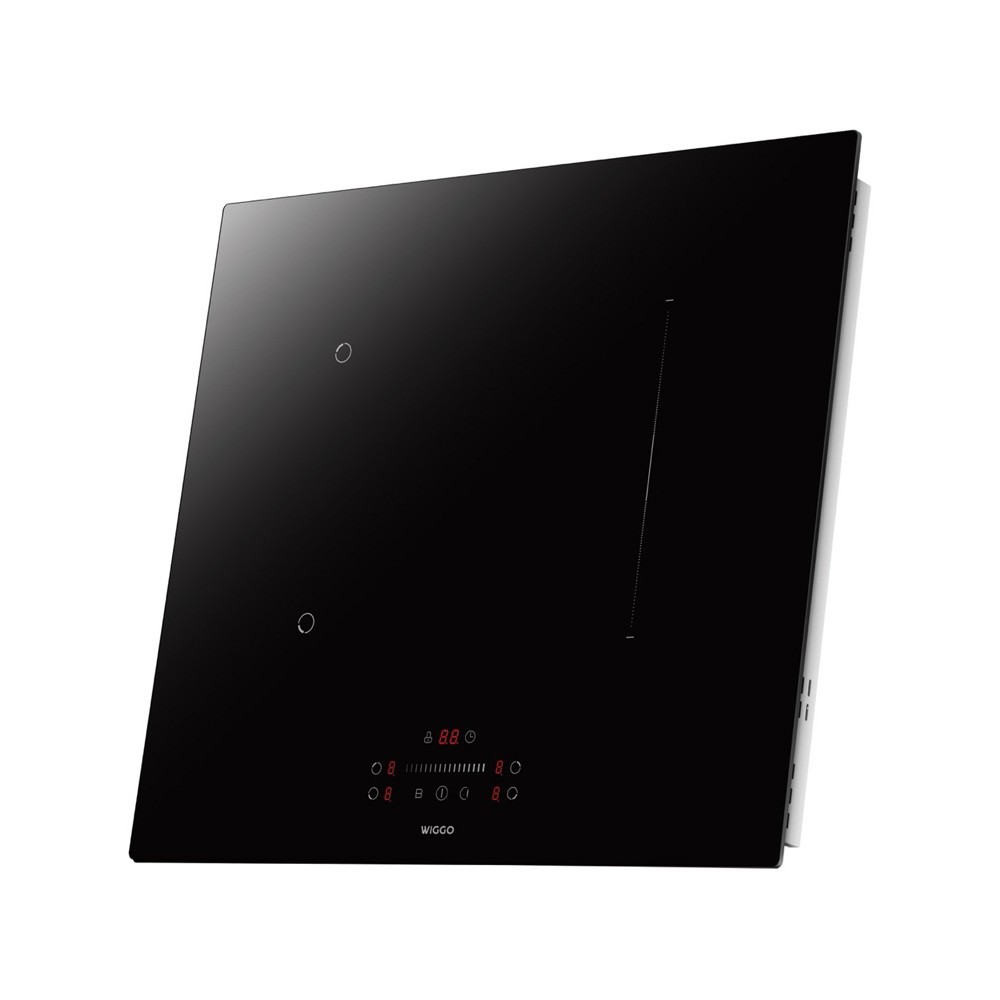 Een zwart glazen inductiekookplaat met touch controls en digitaal display.