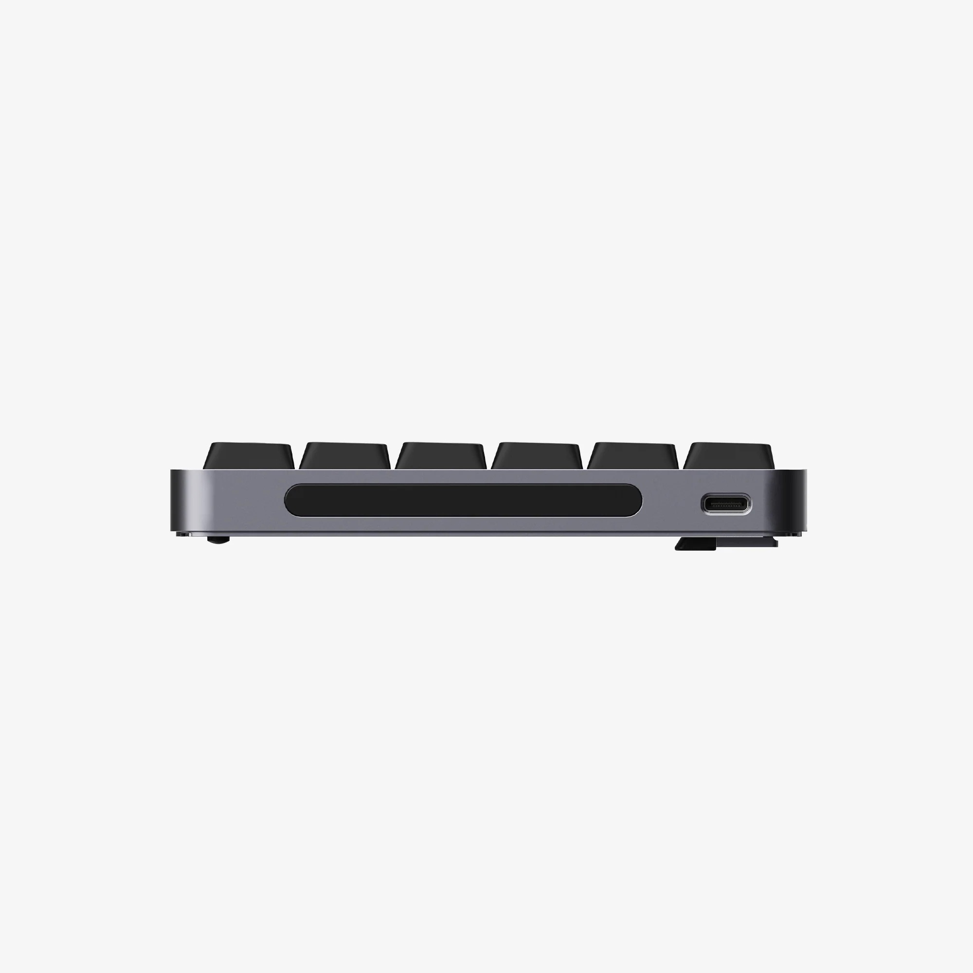 Szara klawiatura z czarnymi klawiszami i portem USB-C.