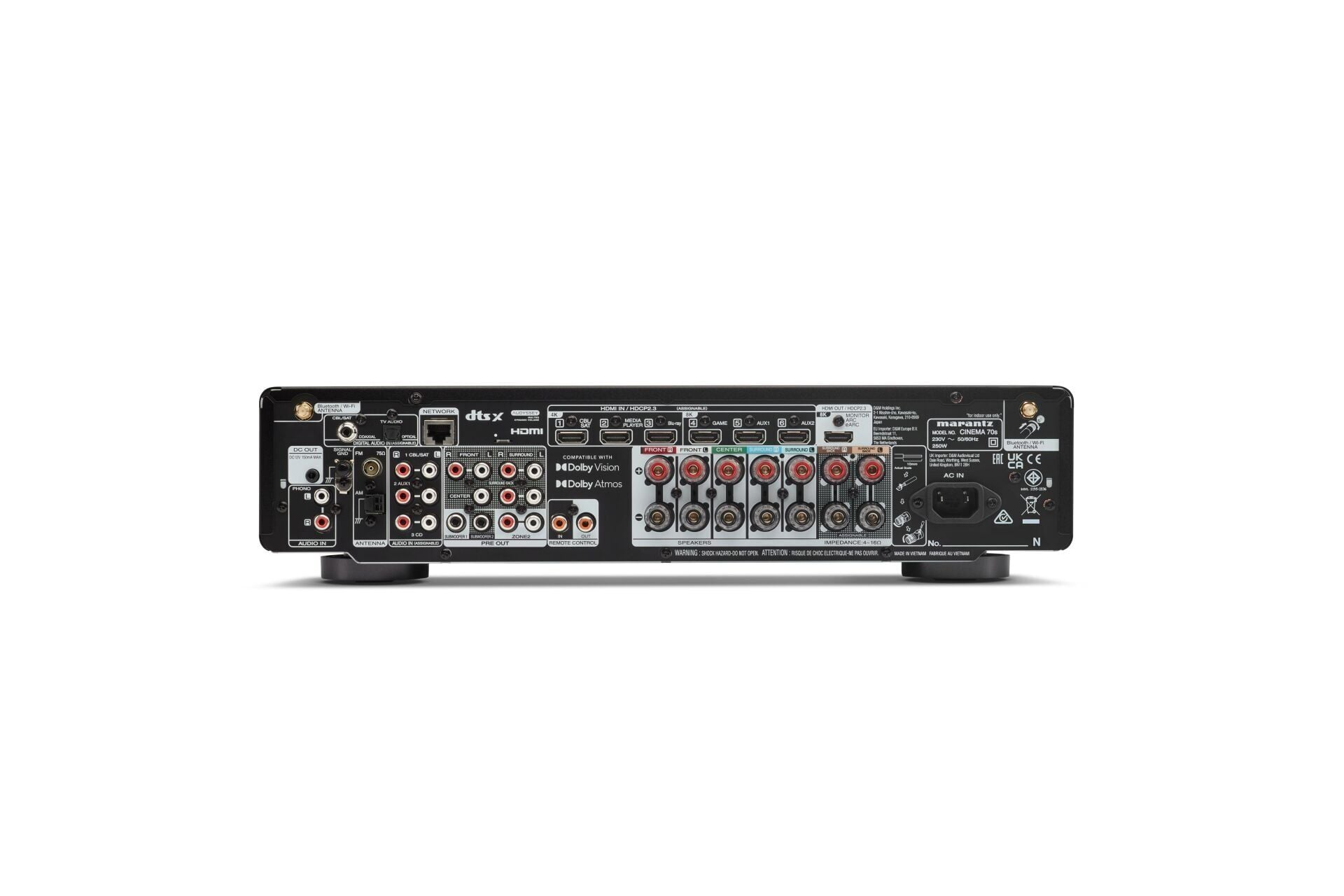 Marantz AV alıcısının arka görünümü, HDMI, dts:x, Dolby Atmos gibi çeşitli bağlantı noktaları ve etiketleri gösteriyor.