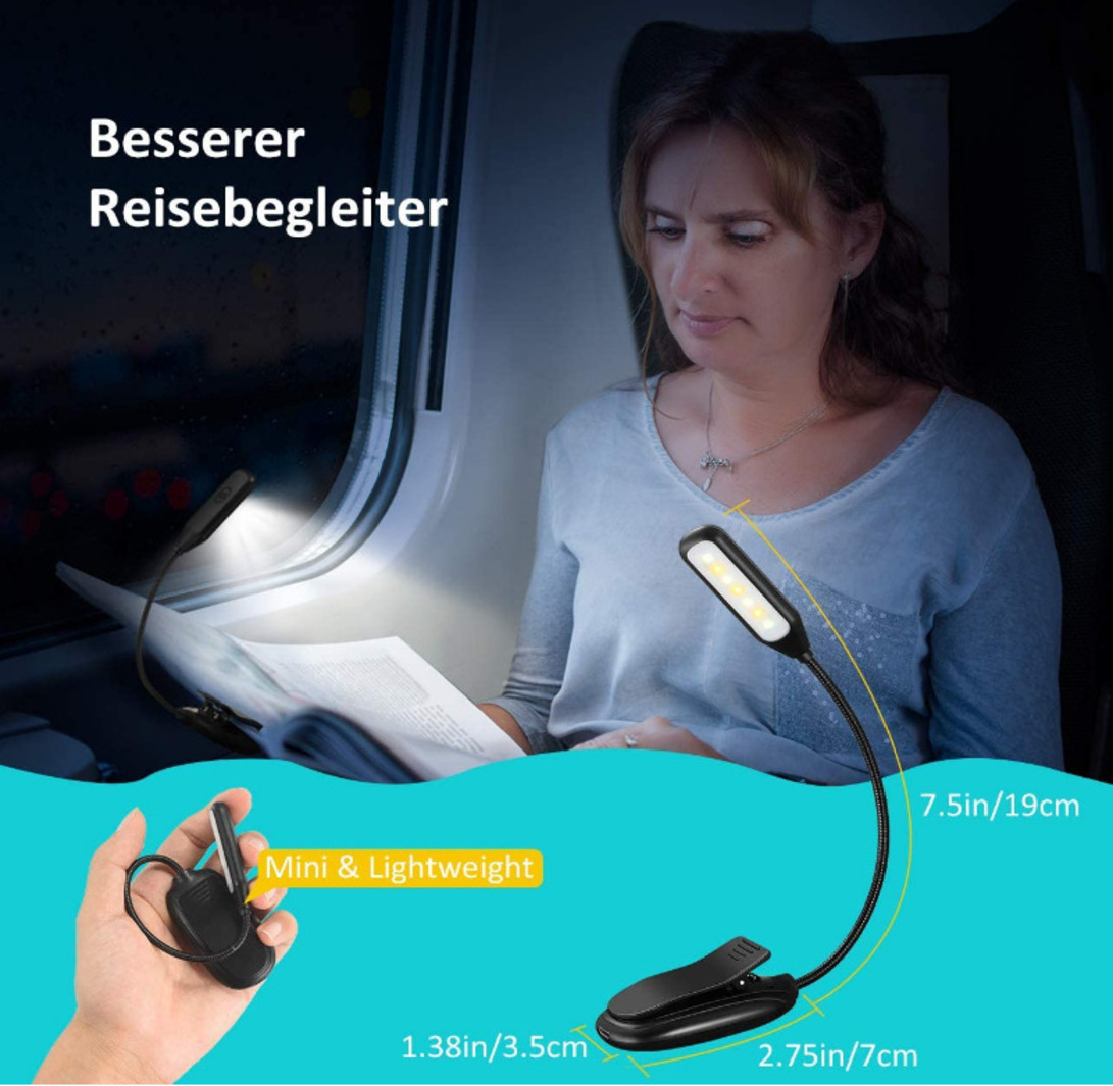 Frau liest bei Nacht im Zug mit Klemm-Leselampe. Klein & leicht.