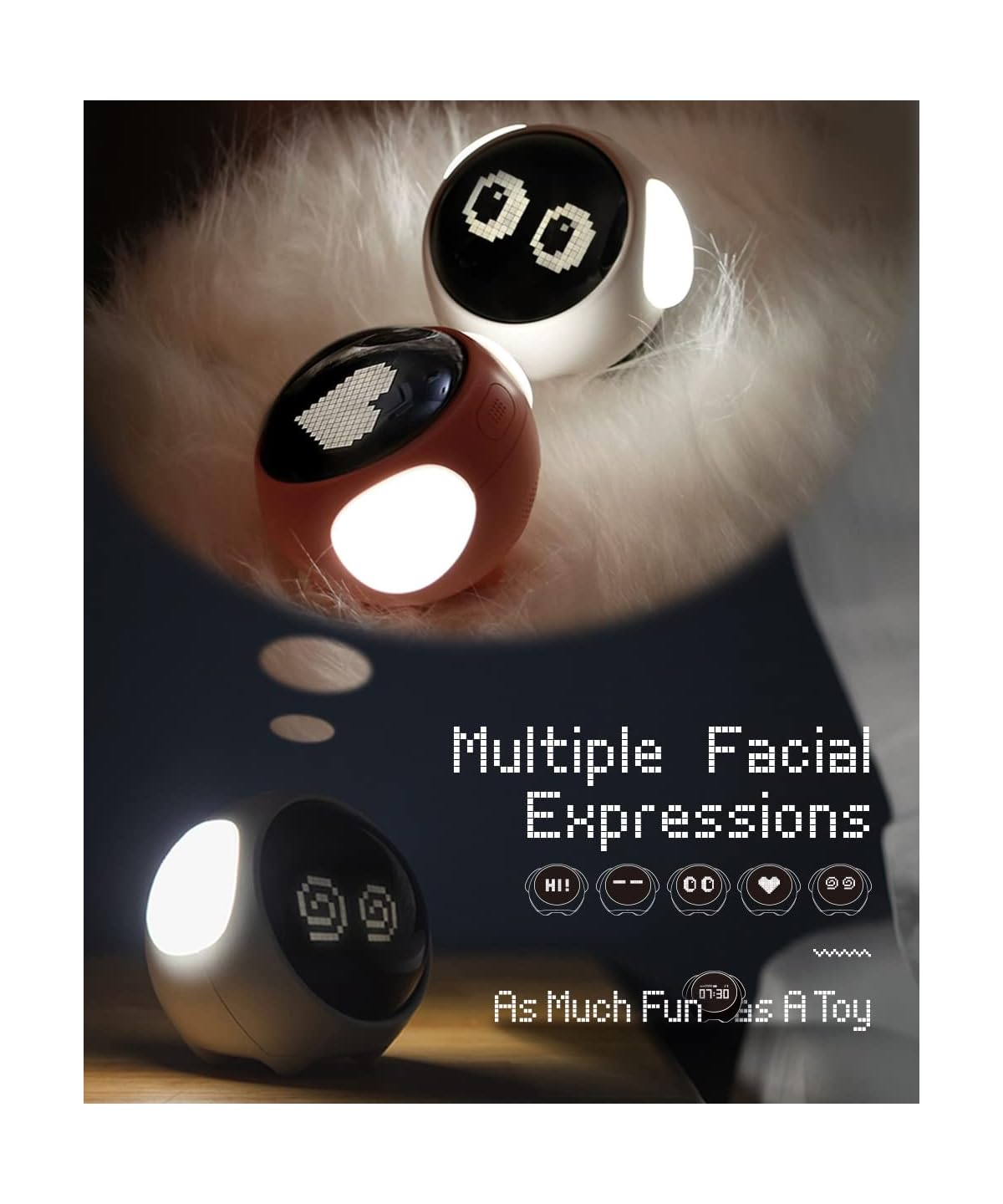 Zwei kleine Roboter mit leuchtenden Lichtern und Pixelgesichtern auf flauschigem Untergrund.