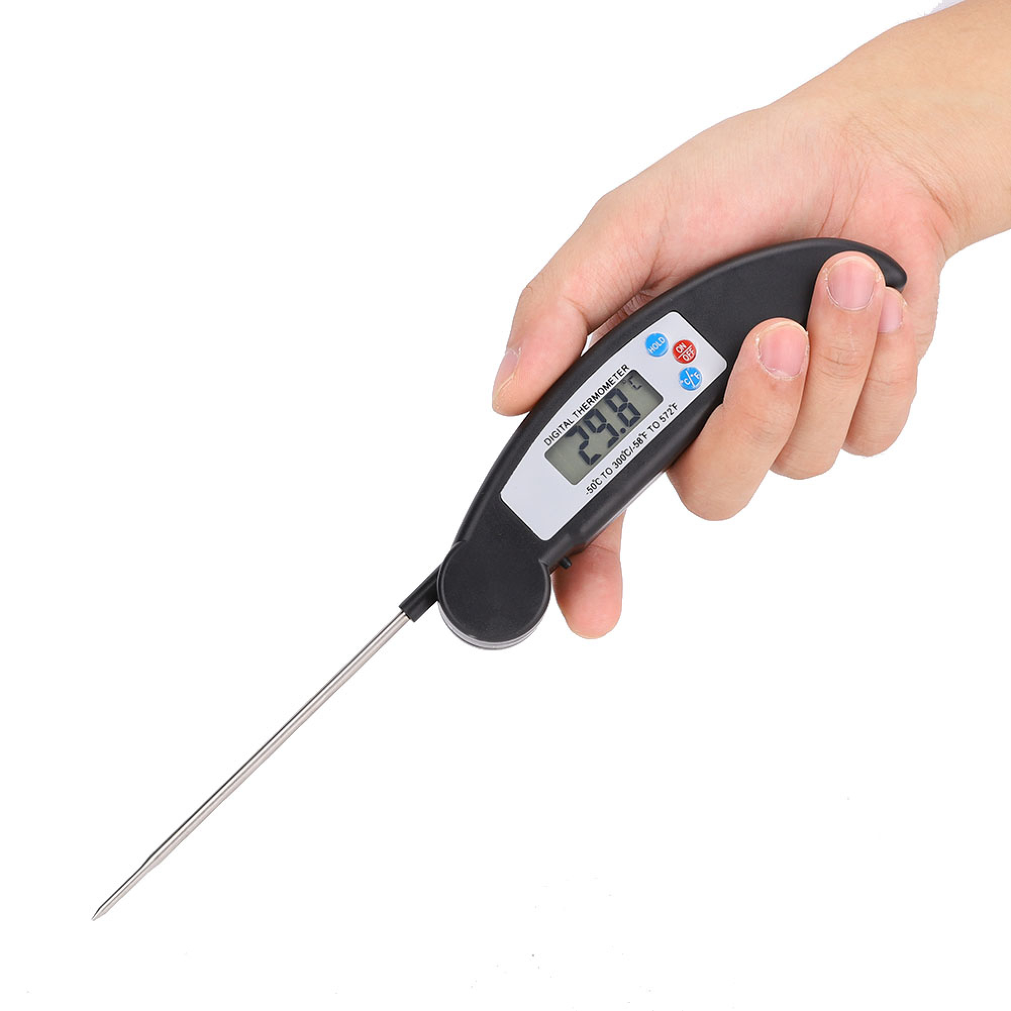 Eine Hand hält ein digitales Thermometer mit einer Edelstahlsondenspitze.