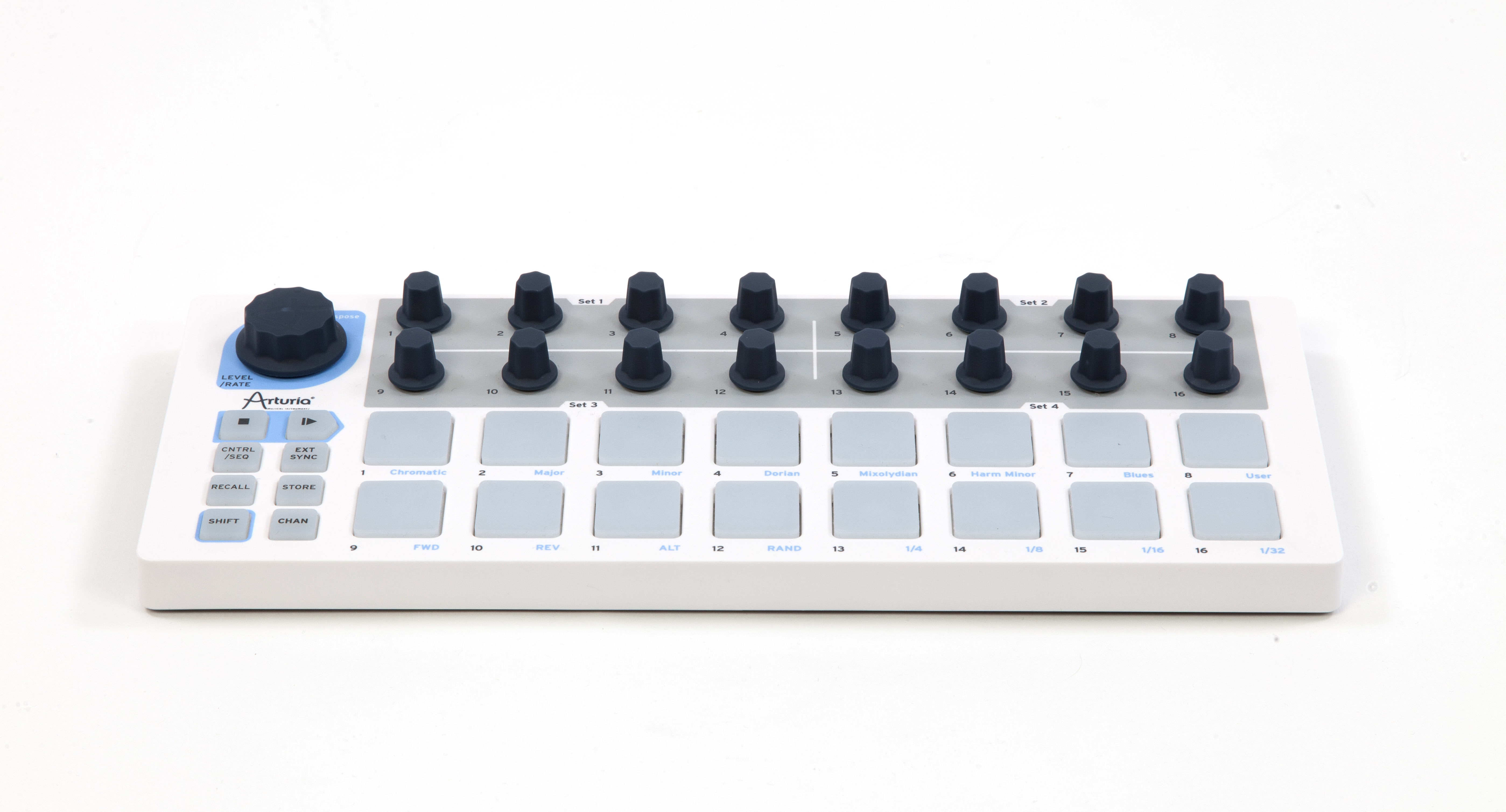 Ein weißes Arturia MIDI-Controller-Gerät mit Knöpfen und Tasten.