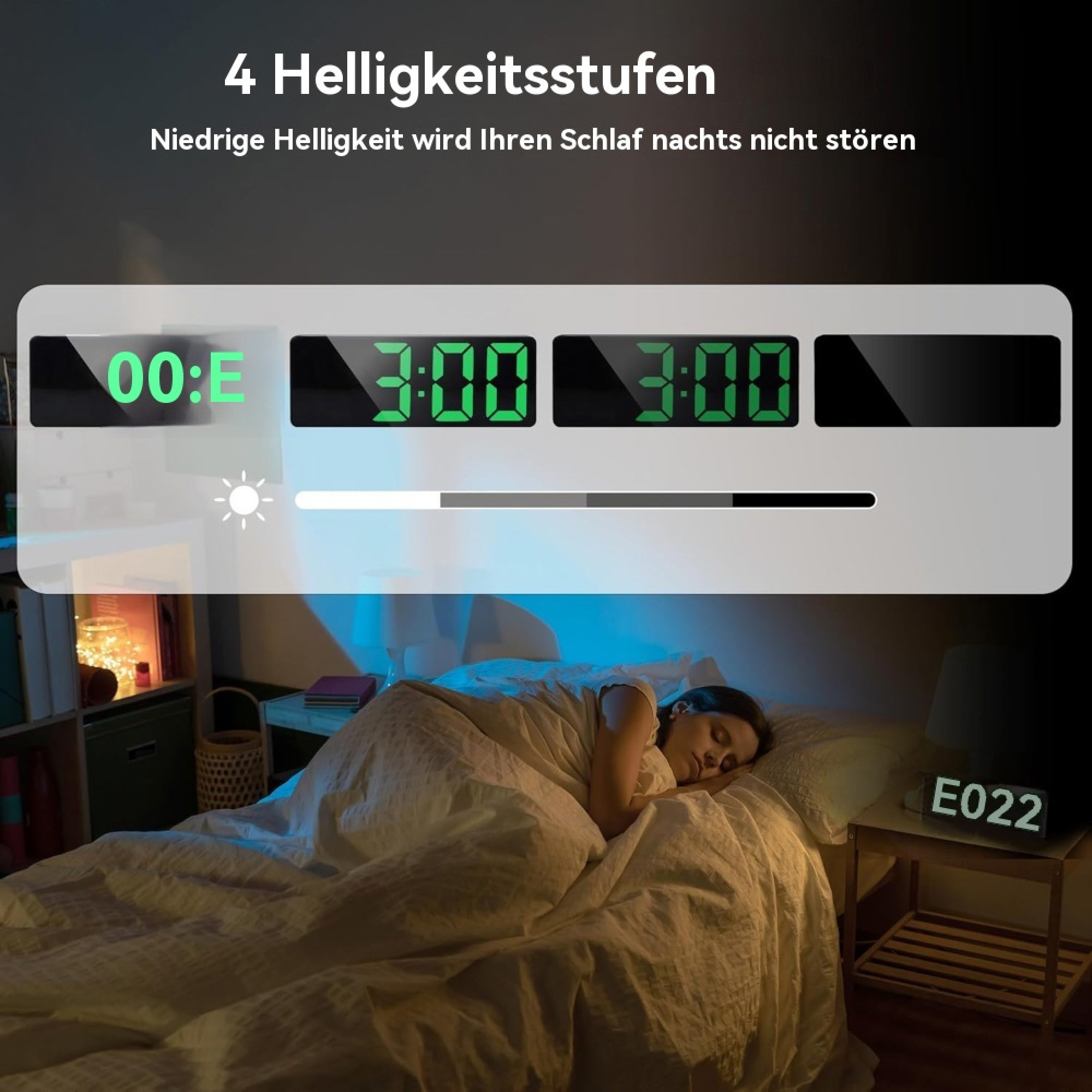 Eine Frau schläft im Bett, daneben ein Nachttisch mit Wecker.