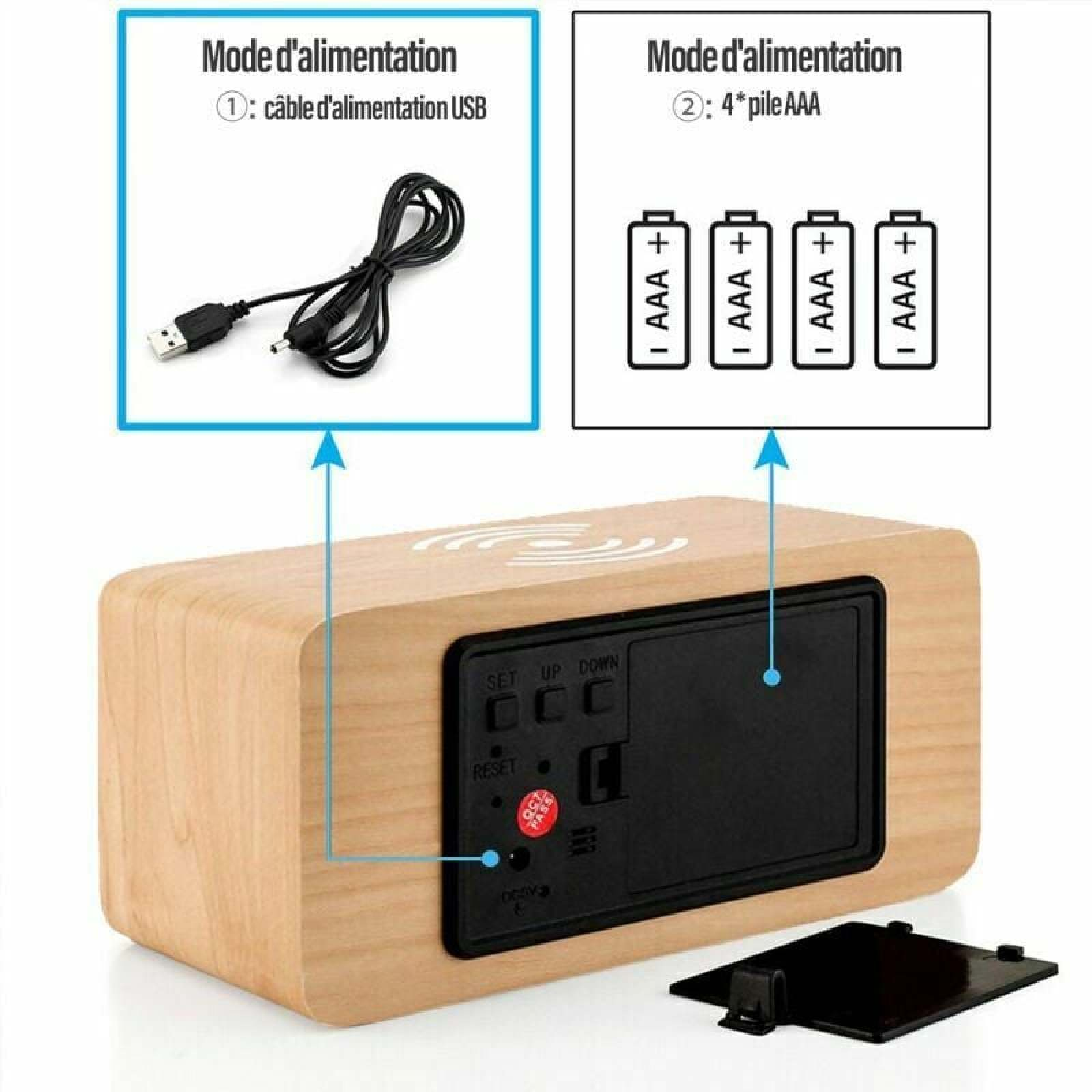 Holzuhr mit USB-Kabel und AAA-Batterieanzeige.