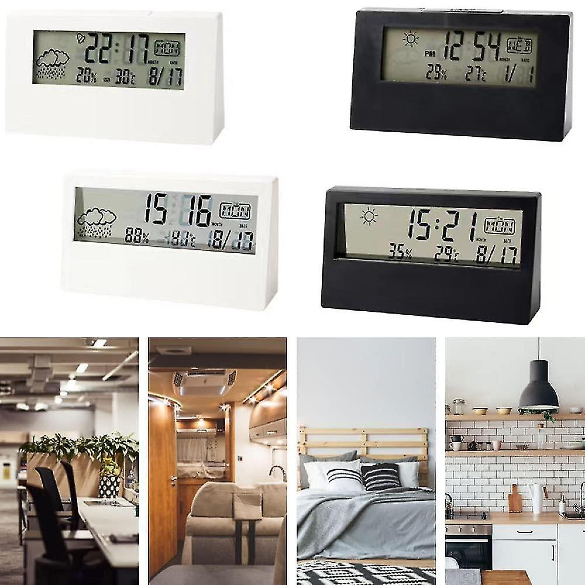 Vier digitale Uhren zeigen Zeit, Datum, Temperatur und Wetter an.