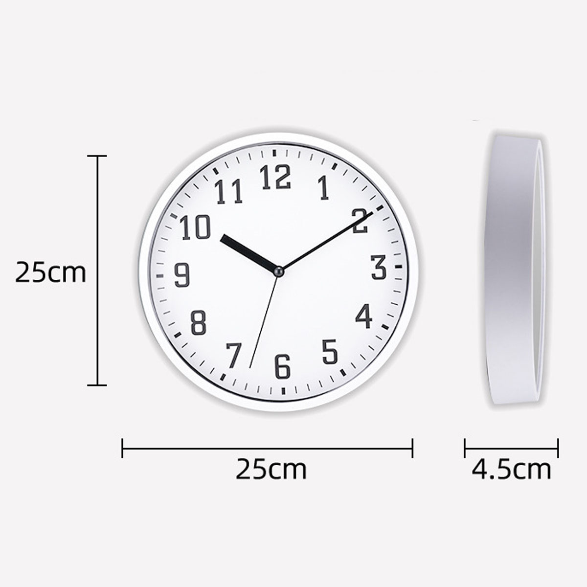 Weiße runde Uhr, 25cm Durchmesser, 4.5cm Tiefe. Zeigt 10:08.