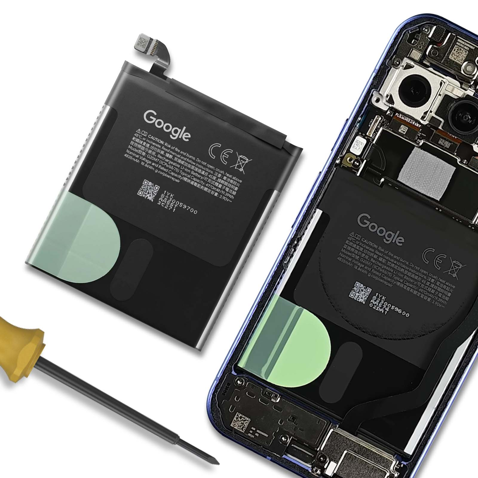 Due batterie Google e un cacciavite su una superficie bianca.