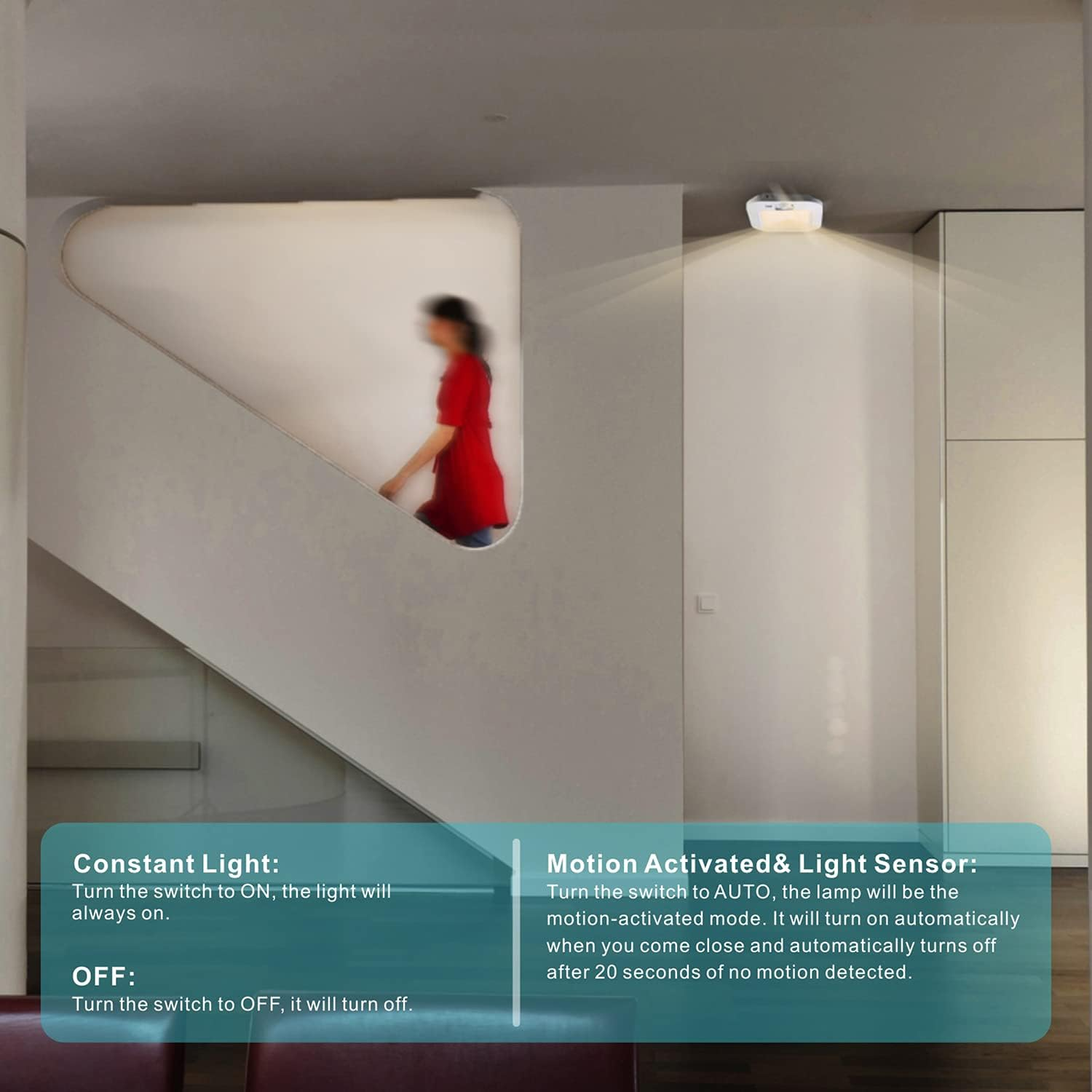 Eine Frau in einem roten Kleid geht eine Treppe hinauf, ein Bewegungsmelder ist an der Decke montiert.