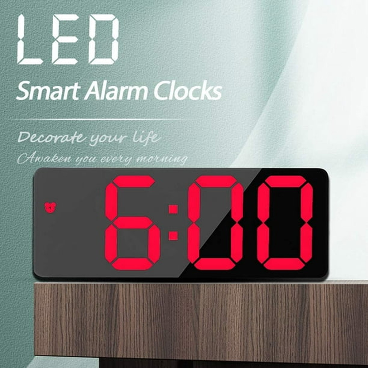 Ein digitaler Wecker zeigt 6:00 in leuchtend roten LED-Ziffern auf einer reflektierenden schwarzen Oberfläche.