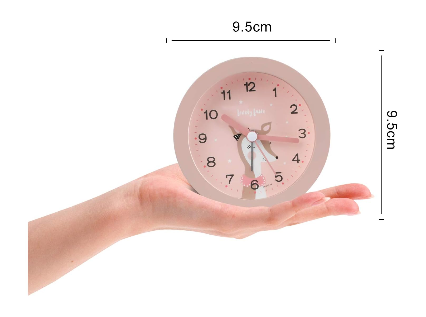 Ein rosa Wecker mit Fawn-Illustration, in der Hand gehalten. Größe 9,5cm.