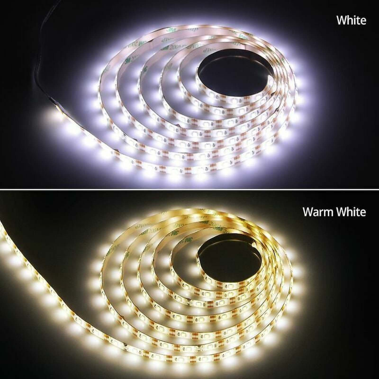 LED-Streifen in Weiß und Warmweiß, aufgewickelt, auf dunklem Hintergrund.