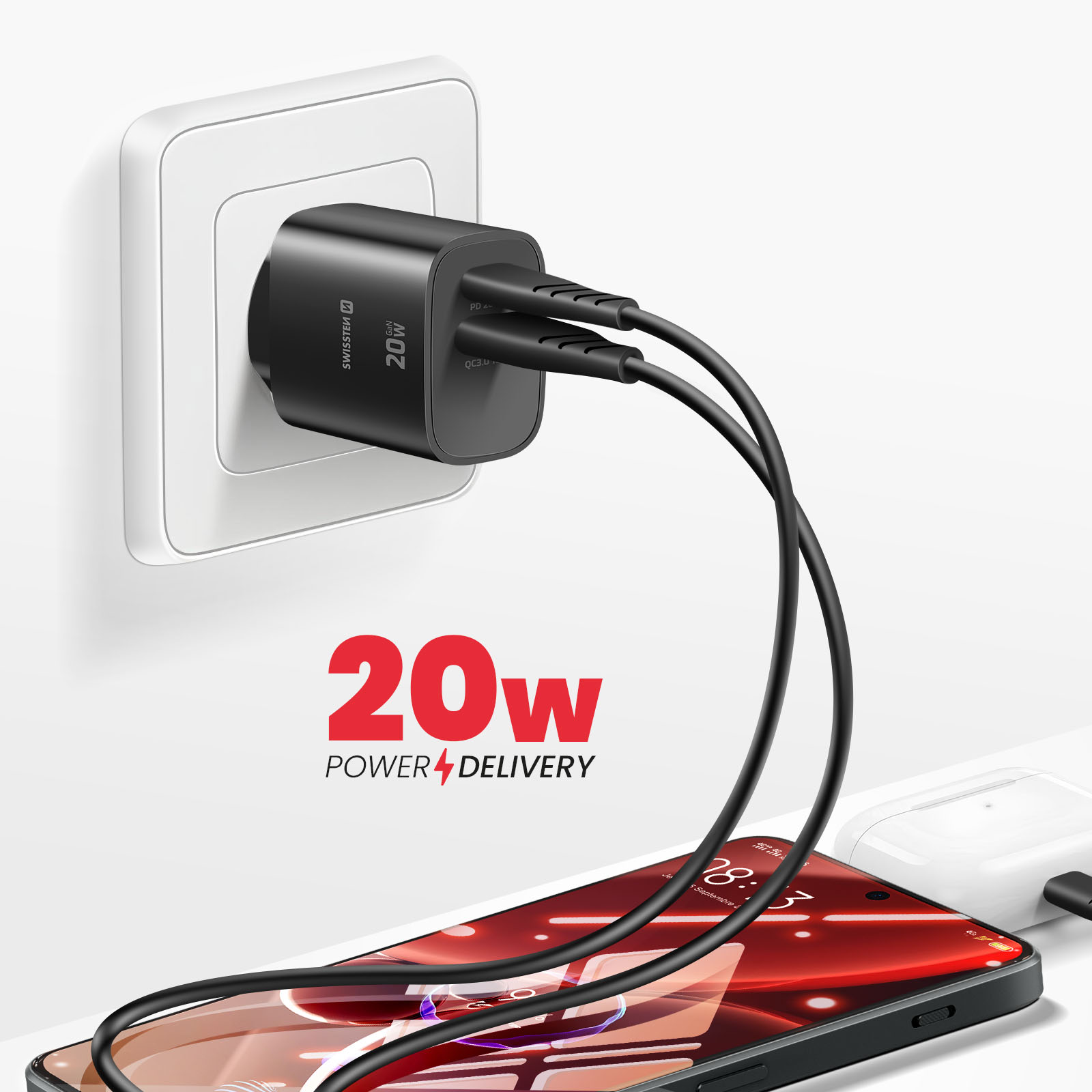 Ein schwarzes 20W Ladegerät steckt in einer Steckdose und lädt ein Smartphone und AirPods.