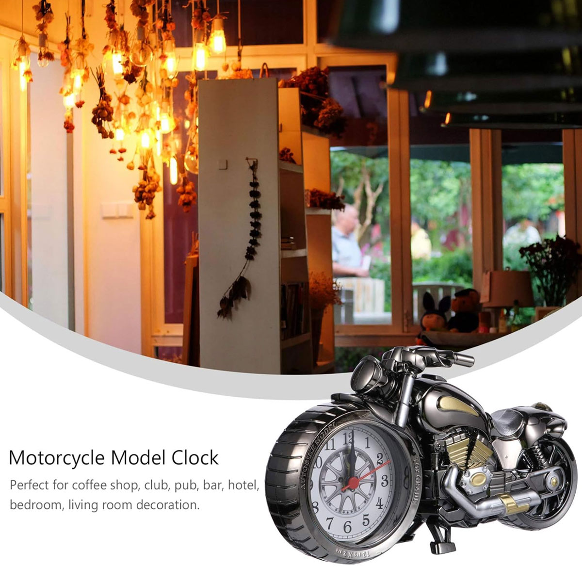 Ein silbernes Motorradmodell mit einem eingebauten Uhrwerk, das als Dekoration dient.
