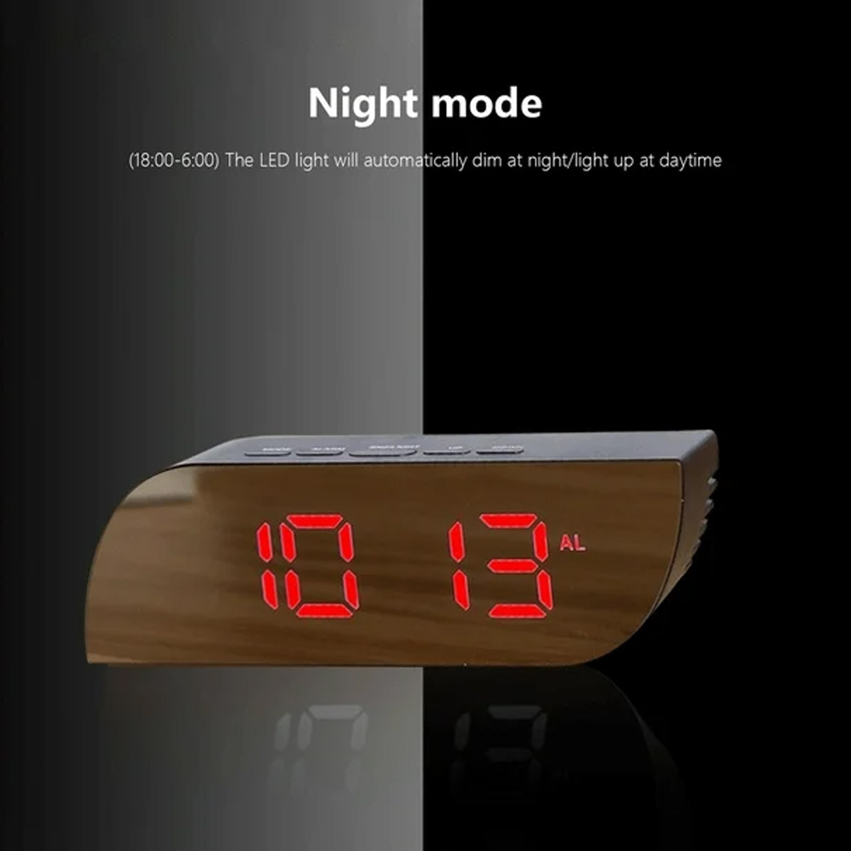 Digitaluhr mit rotem LED-Display zeigt 10:13 an, Nachtmodus-Anzeige.