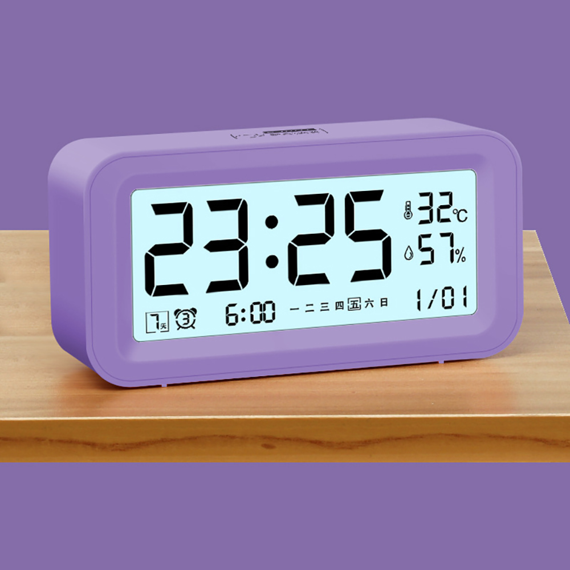 Lila Digitaluhr zeigt 23:25, 32°C, 57% Luftfeuchtigkeit, 6:00, Datum 1/1.