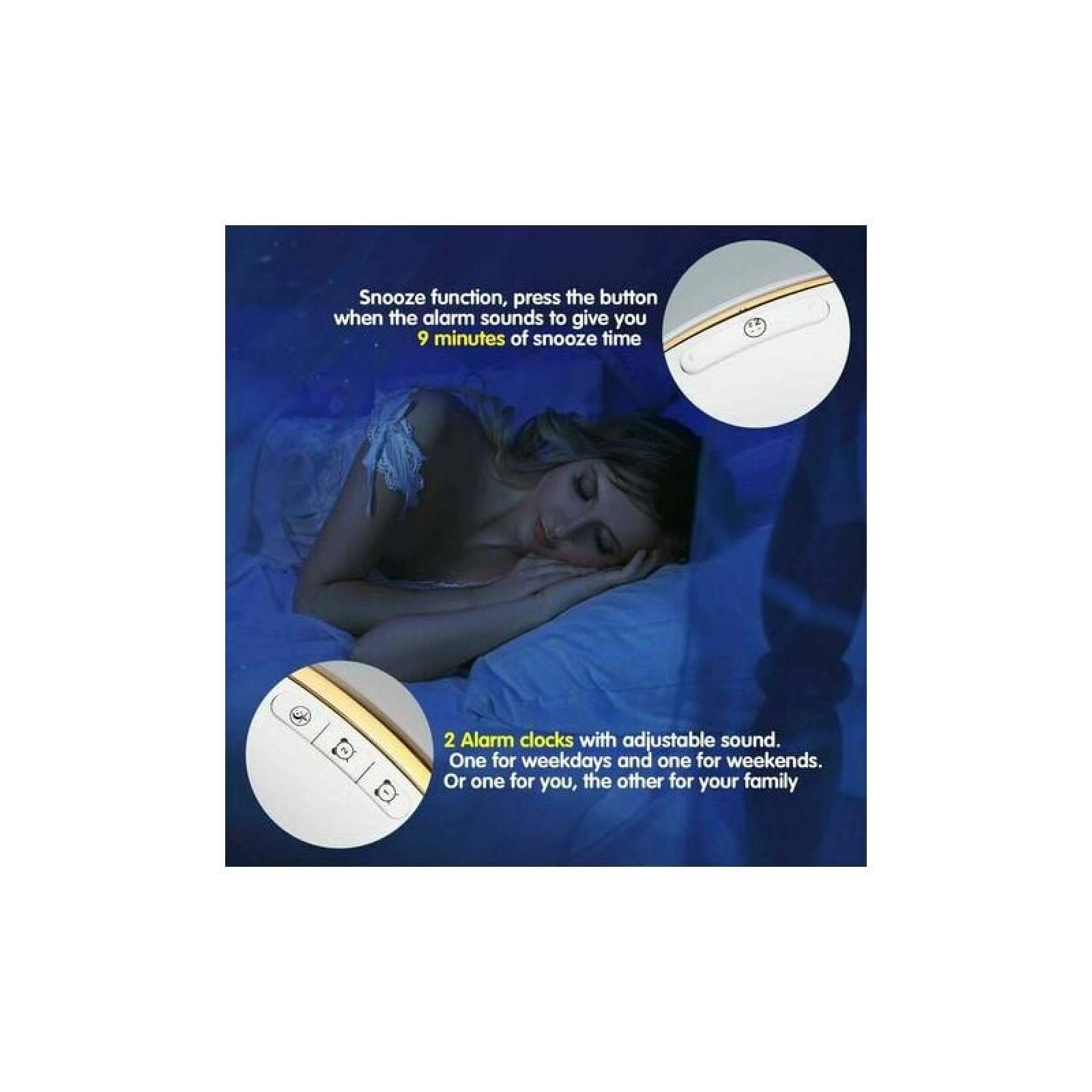 Frau schläft, Wecker mit Snooze-Funktion. Zwei Alarmmodi.