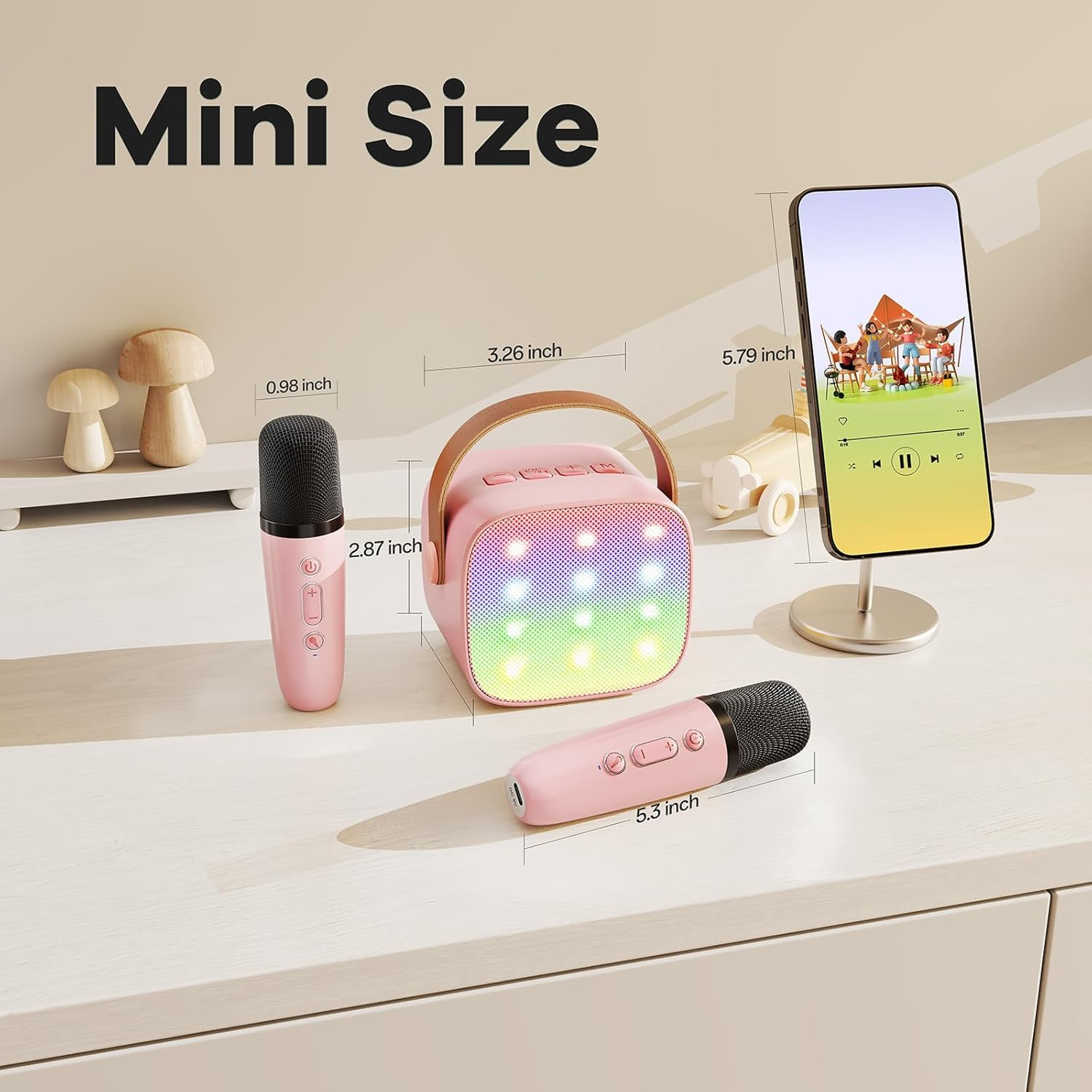 Ein rosa Karaoke-Lautsprecher mit zwei Mikrofonen und einem Smartphone.