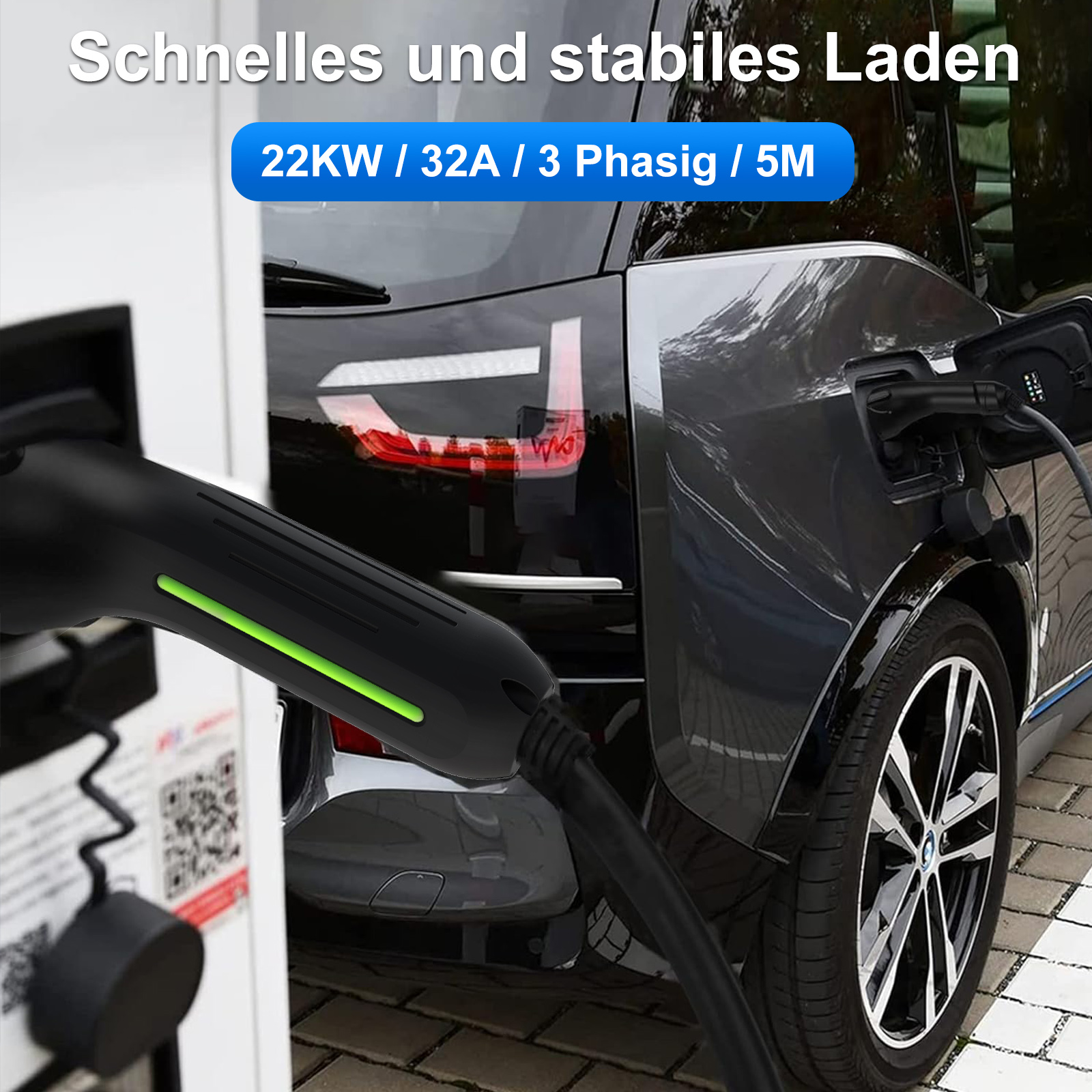 Ein E-Auto wird an einer Ladestation geladen. Ein Ladekabel ist eingesteckt.