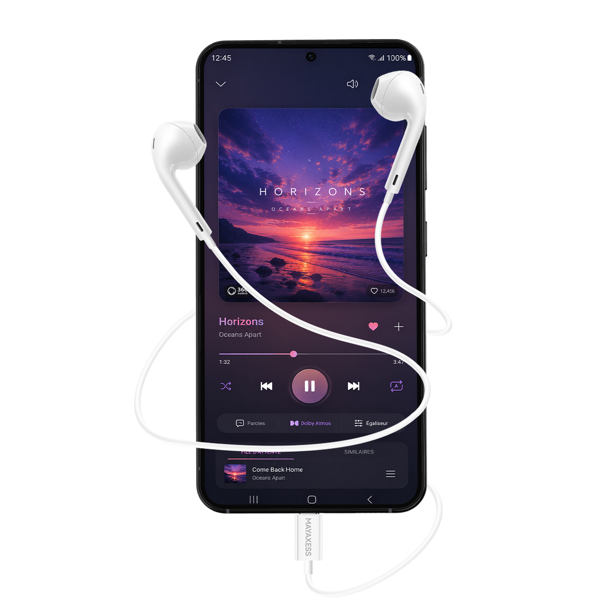 Uno smartphone con cuffie visualizza un'app musicale con un'immagine al tramonto.