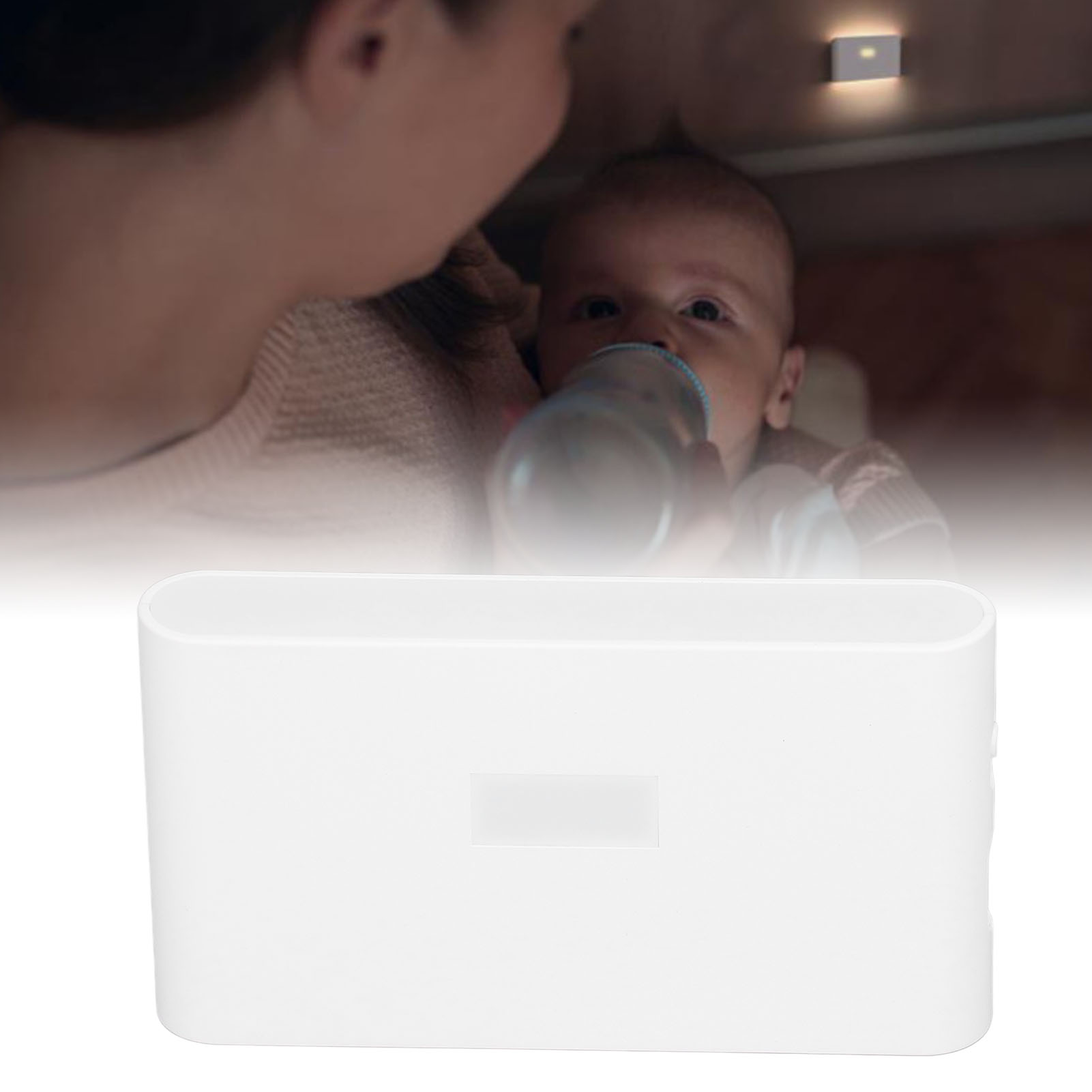 Eine Frau füttert ein Baby mit einer Flasche. Unten ist eine weiße Box.