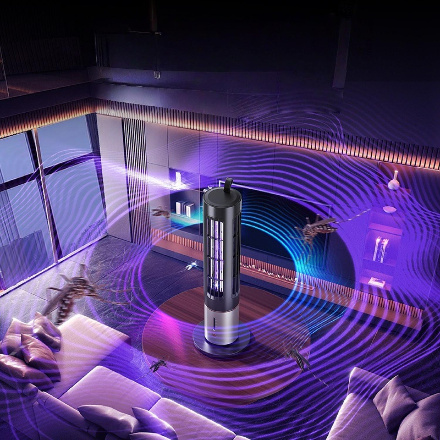 Ein Insektenvernichter zieht mit UV-Licht Mücken in einem modernen Wohnzimmer an.