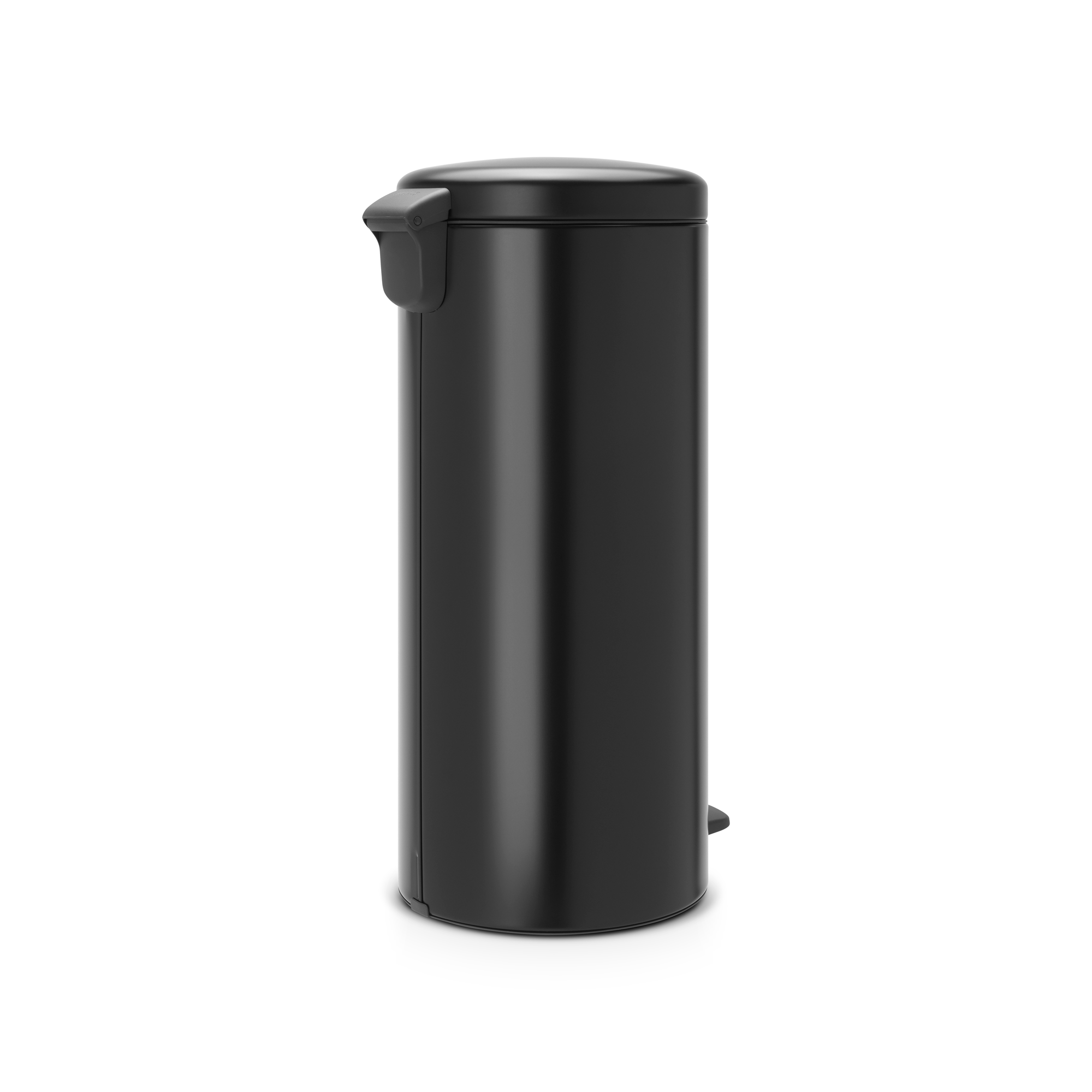 Een zwarte, cilindrische prullenbak met een zilveren pedaal en handvat.