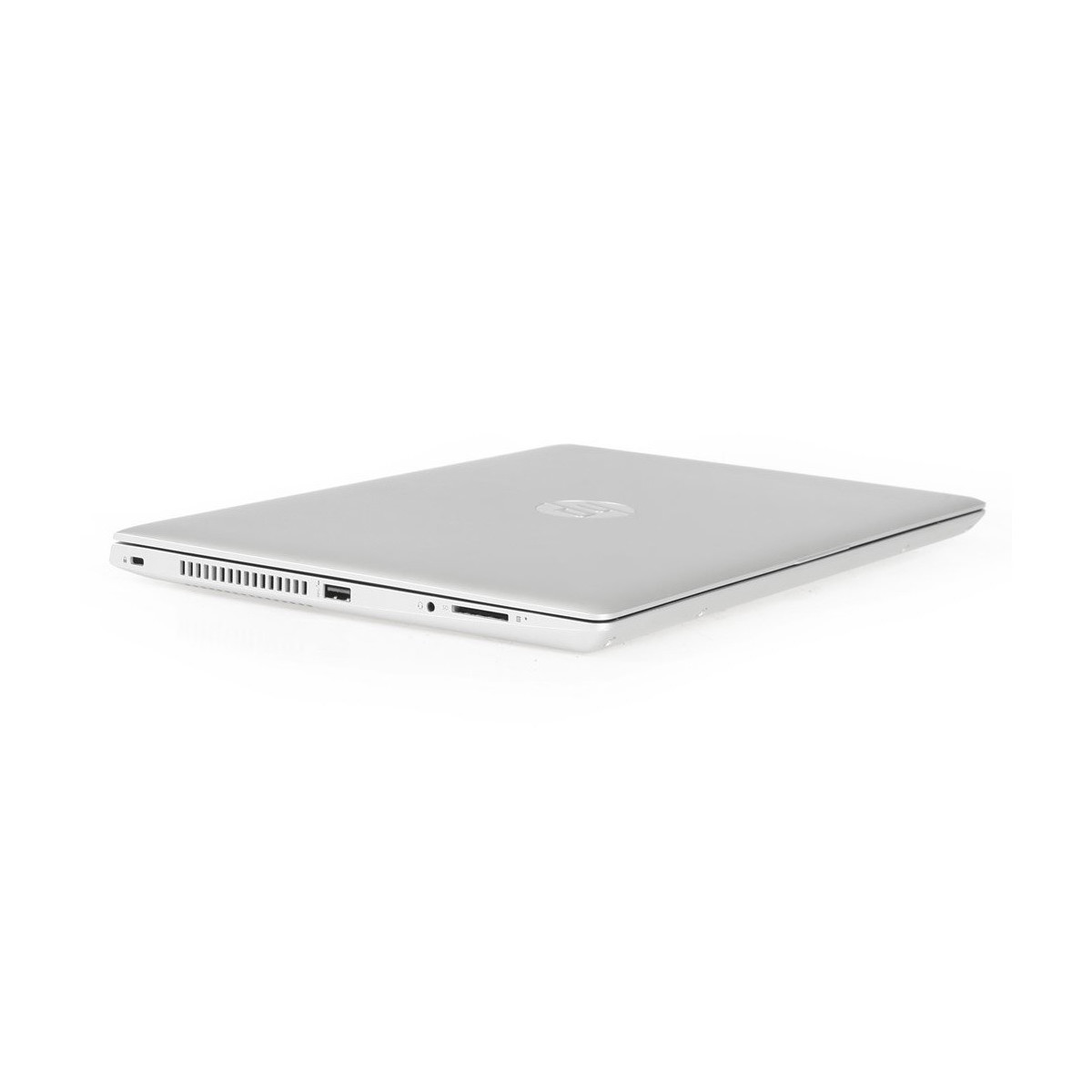 Ein geschlossener silberner HP Laptop mit seitlichen Anschlüssen auf weißem Hintergrund.