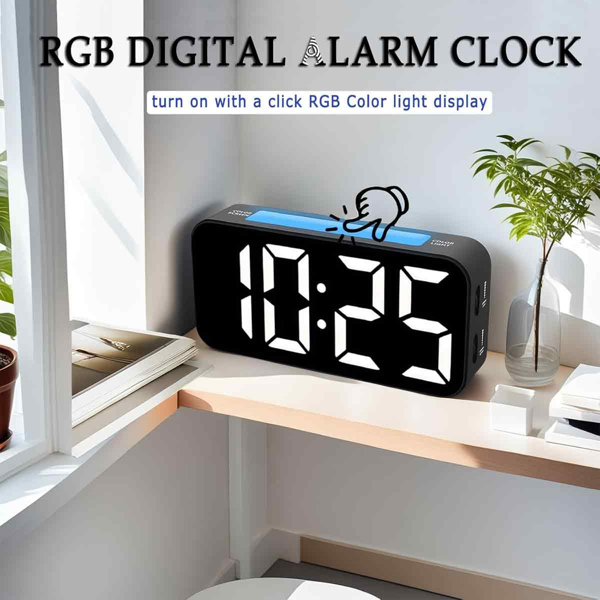 Ein schwarzer digitaler Wecker mit RGB-Lichtanzeige zeigt 10:25 an.